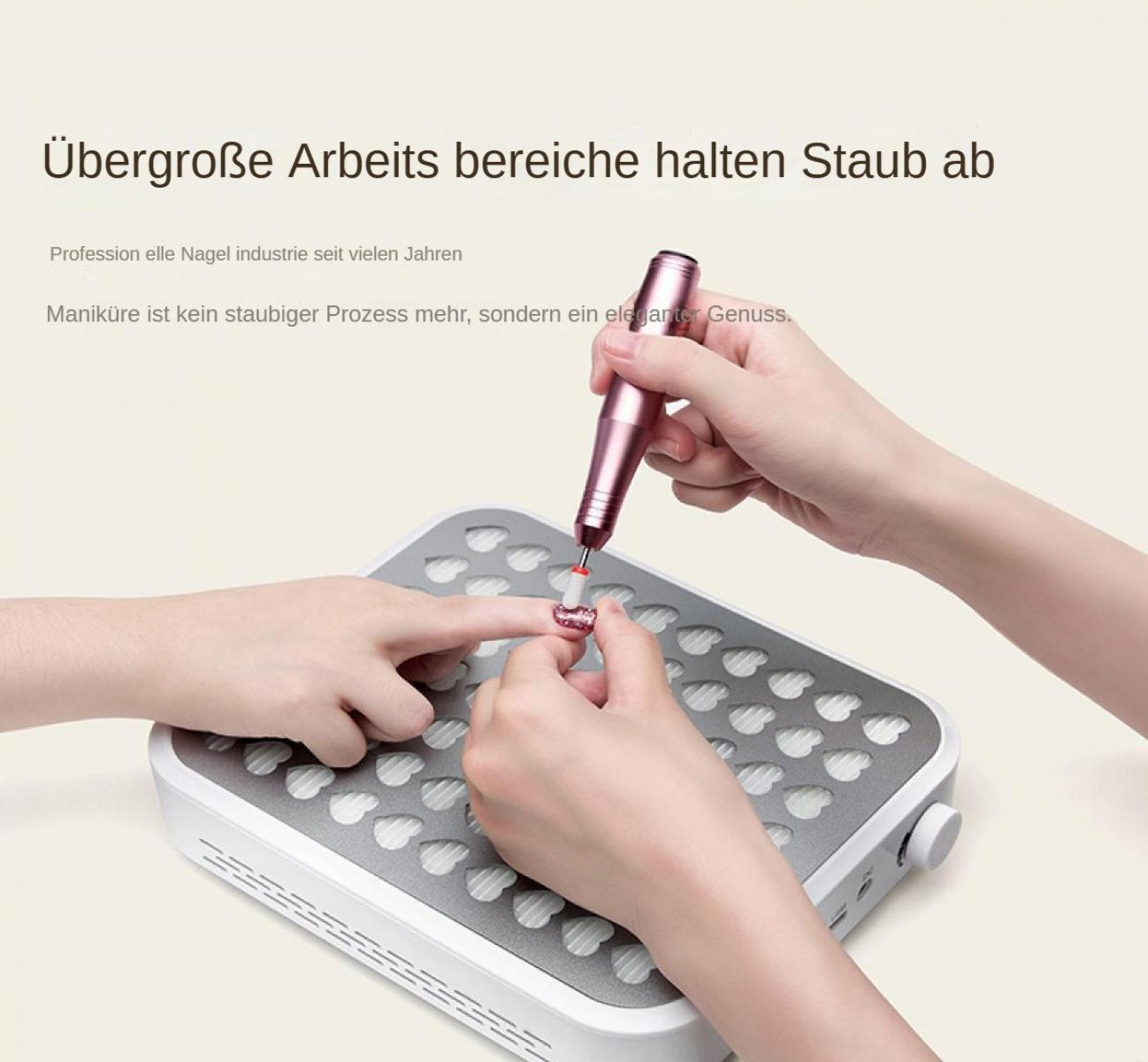 Nagelbohrer auf einem Finger, mit Staubabsauger im Vordergrund. Der Bohrer ist rosa, und der Nagel hat Glitzer.