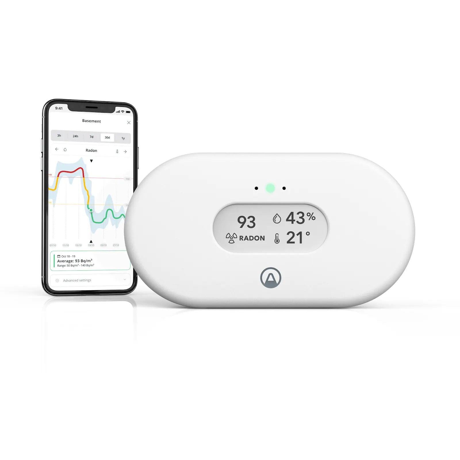 Un rilevatore di radon bianco con display che mostra le letture e uno smartphone con un grafico.