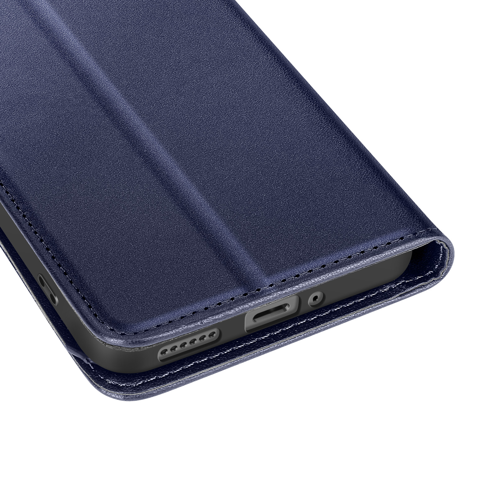 Primo piano di una custodia per telefono blu scuro. La custodia è simile alla pelle con cuciture e bordo del telefono.