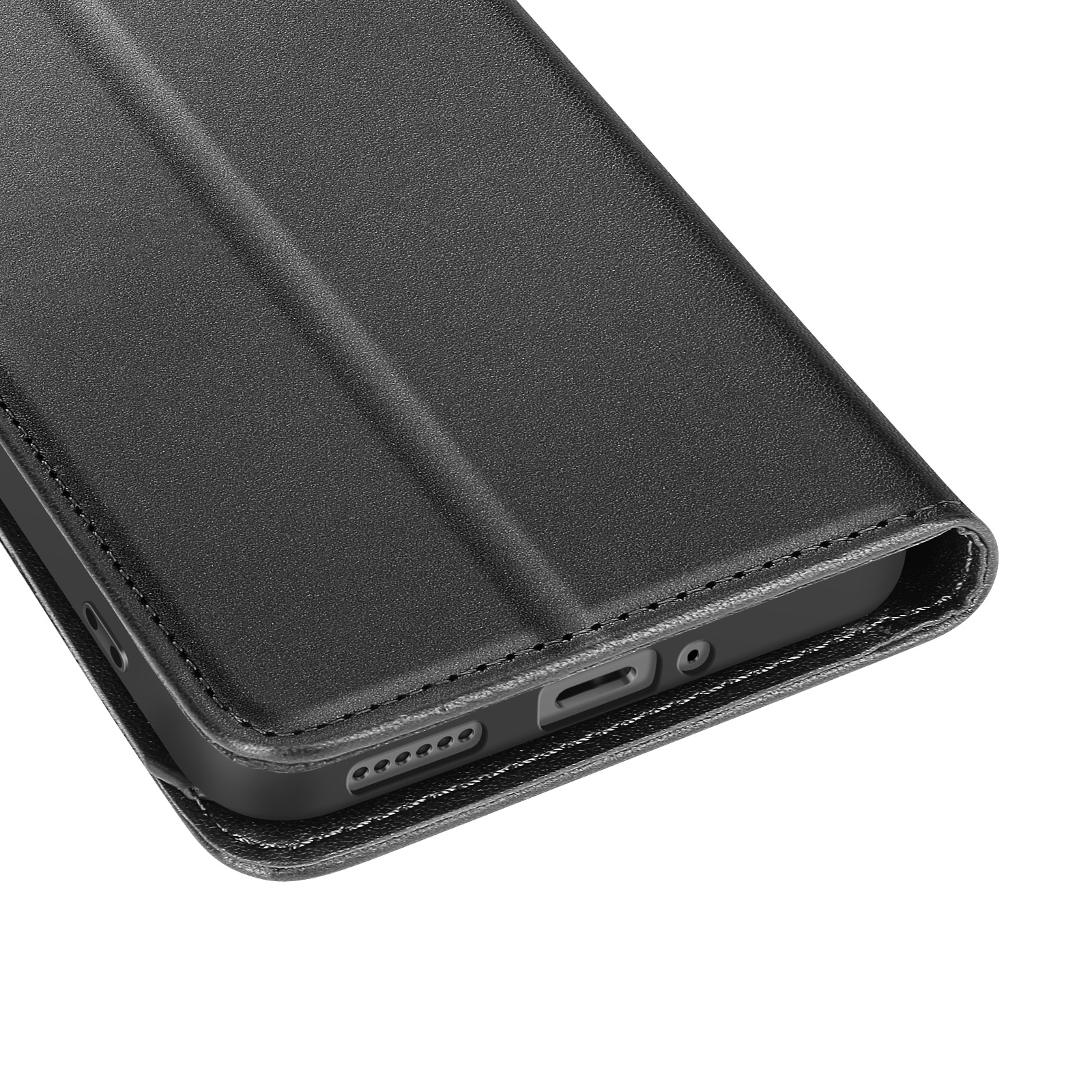 Primo piano di una custodia per telefono nera. La custodia ha una superficie strutturata con un bordo cucito e una porta.