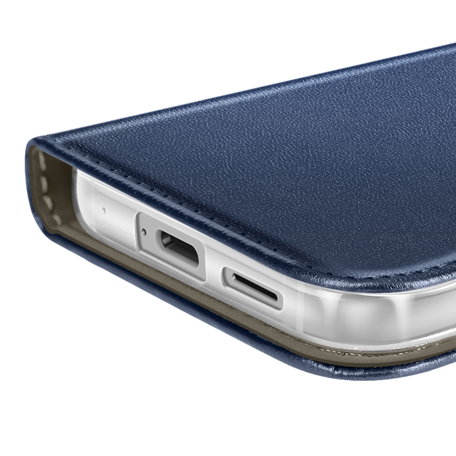 Gros plan sur un étui de téléphone en cuir bleu avec intérieur de téléphone blanc, montrant ports et bords, sur fond blanc.