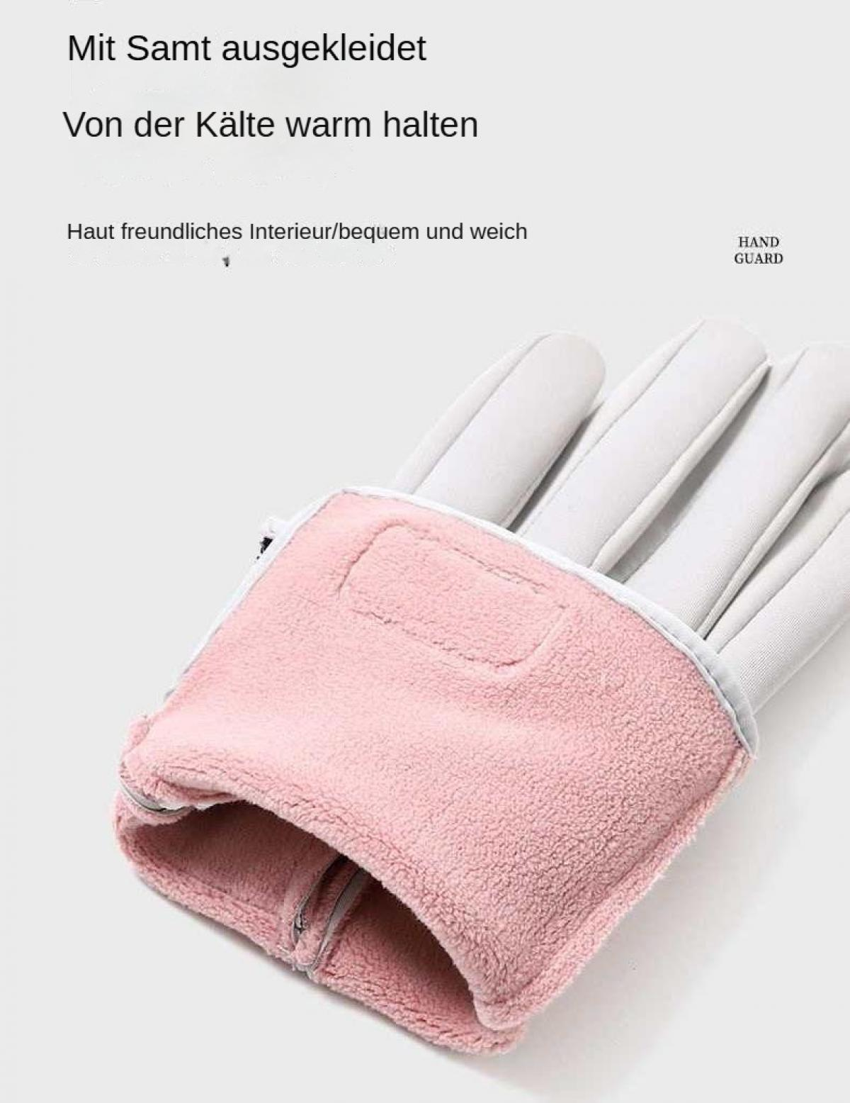 Nahaufnahme eines rosafarbenen, flauschig gefütterten Handschuhs mit weißer Außenseite. Text weist auf Wärme und ein weiches Innenleben hin.