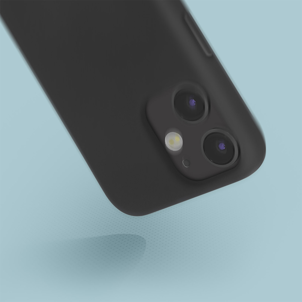 Primo piano di una custodia nera per telefono con modulo fotocamera. Lo sfondo è una superficie azzurra. Ombre visibili.