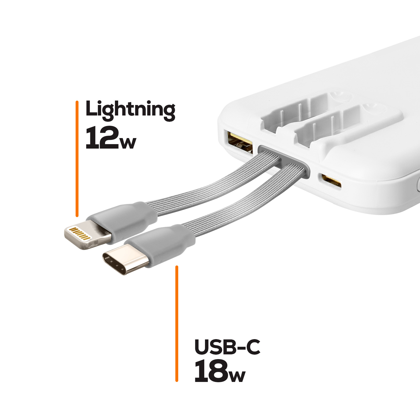 Un power bank bianco con due cavi di ricarica collegati: Lightning 12W e USB-C 18W. Sfondo bianco.