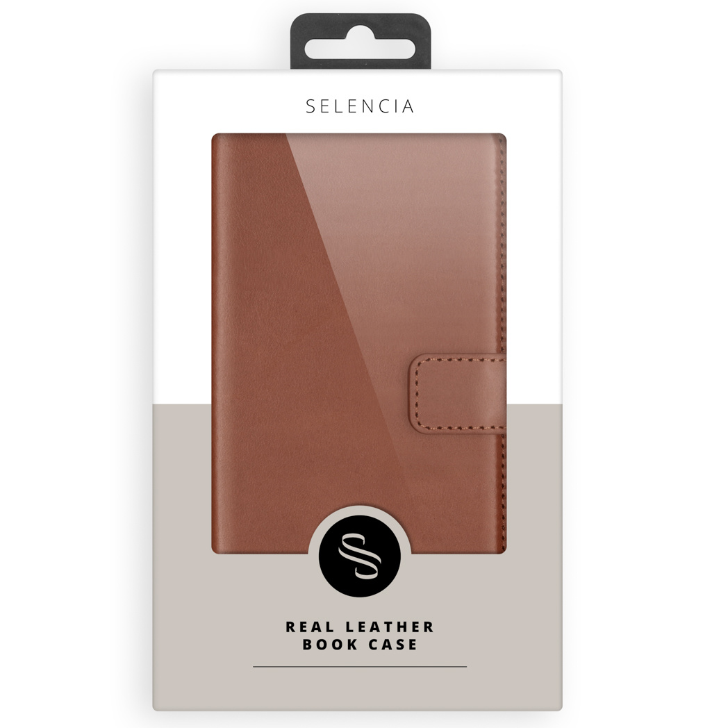 Een bruine leren boekenhoes in een witte doos. De doos zegt SELENCIA en REAL LEATHER BOOK CASE, met een logo in het midden.