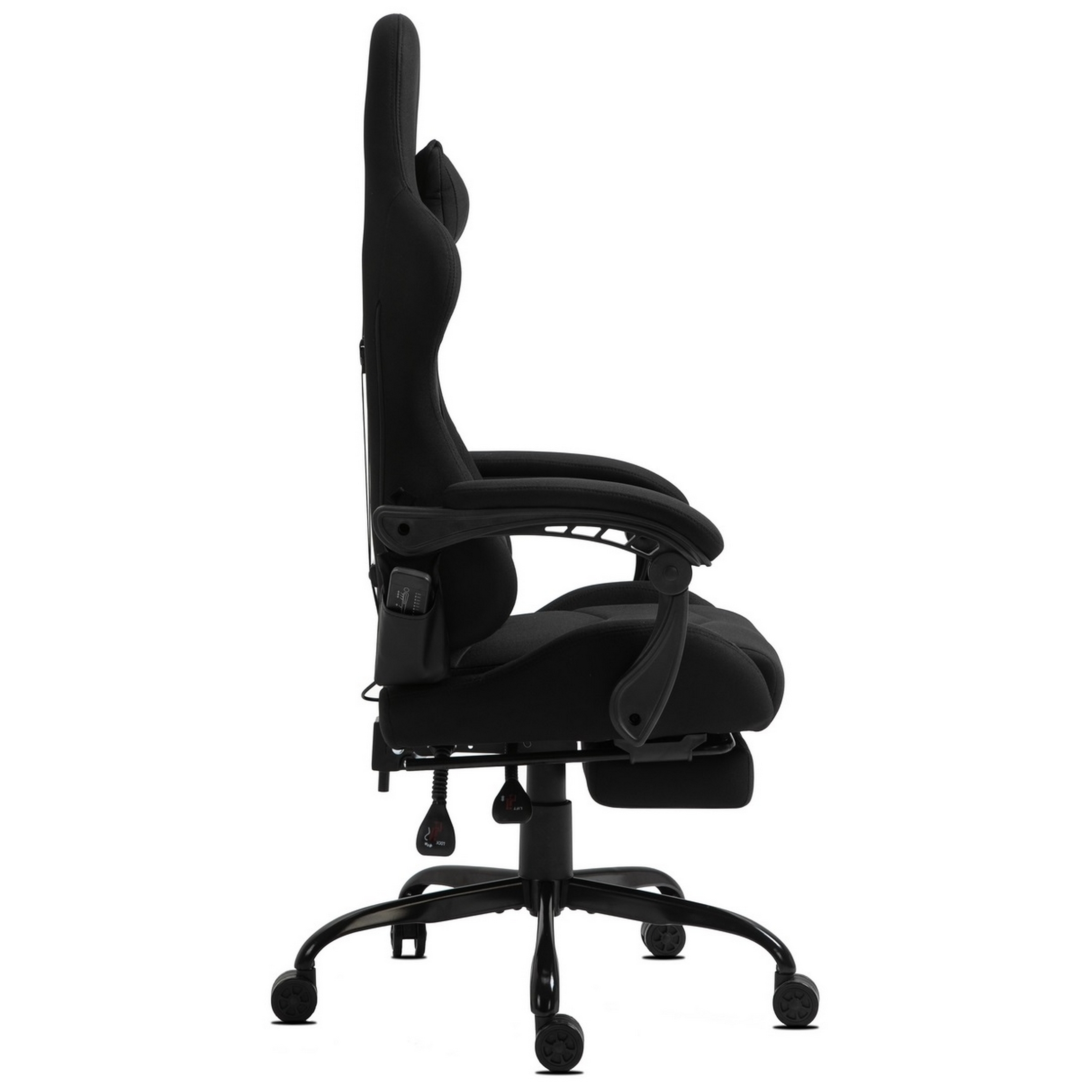 Schwarzer ergonomischer Gaming-Stuhl. Er hat eine hohe Rückenlehne, Armlehnen und eine Fußstütze. Seitenansicht, isoliert auf weißem Hintergrund.