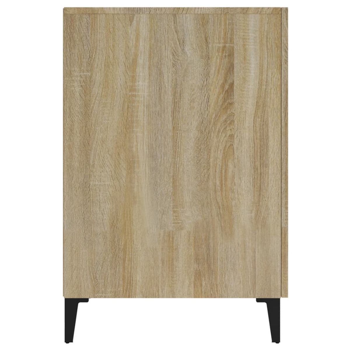 Ein Holzschrank mit hellbraunem Finish. Er hat schwarze Beine. Die Holzmaserung ist sichtbar. Der Schrank ist auf Weiß isoliert.