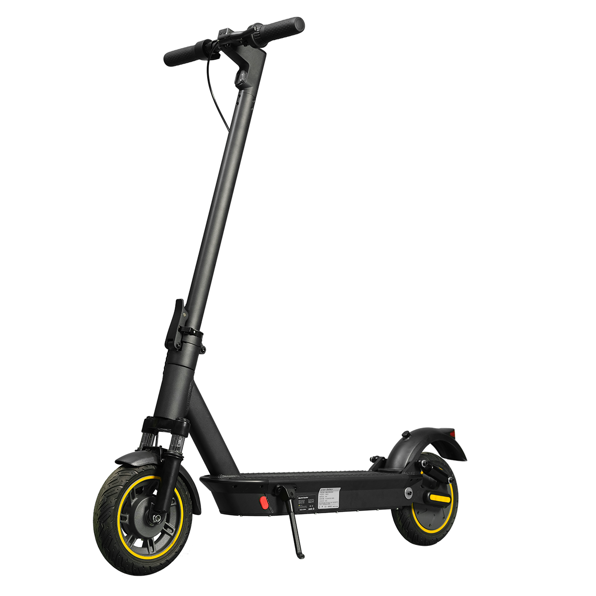 Czarna hulajnoga elektryczna z żółtymi akcentami na białym tle. Posiada kierownicę, platformę, koła i podpórkę.