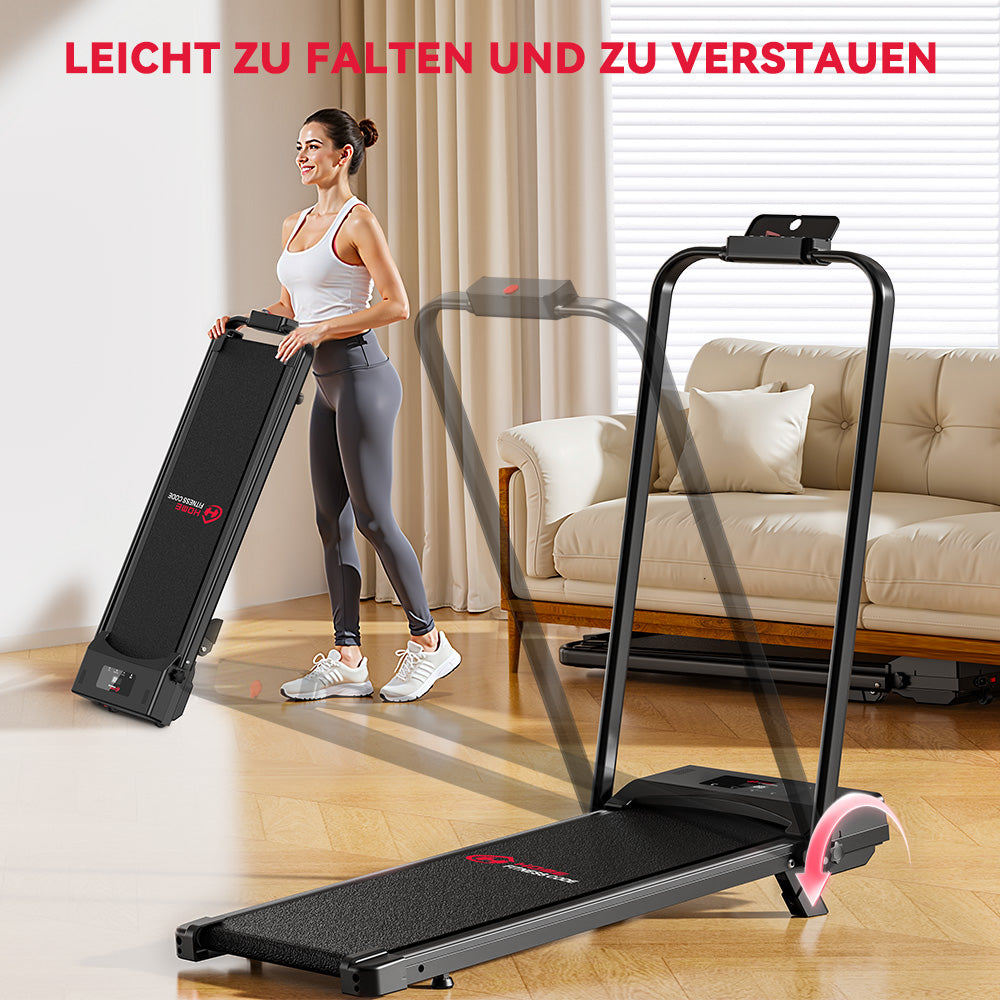 Kobieta trzyma złożoną bieżnię, druga jest rozłożona. W tle sofa. Tekst mówi: Łatwe składanie i przechowywanie.