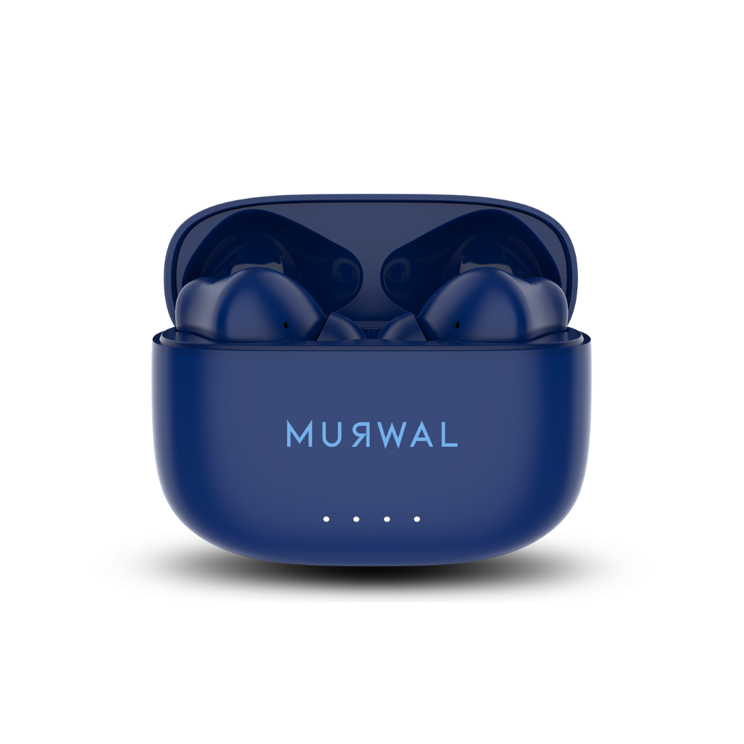 Un estuche de auriculares azul marino, abierto, con dos auriculares dentro. El estuche tiene la palabra 'MUЯWAL'. Puntos blancos debajo indican la batería.