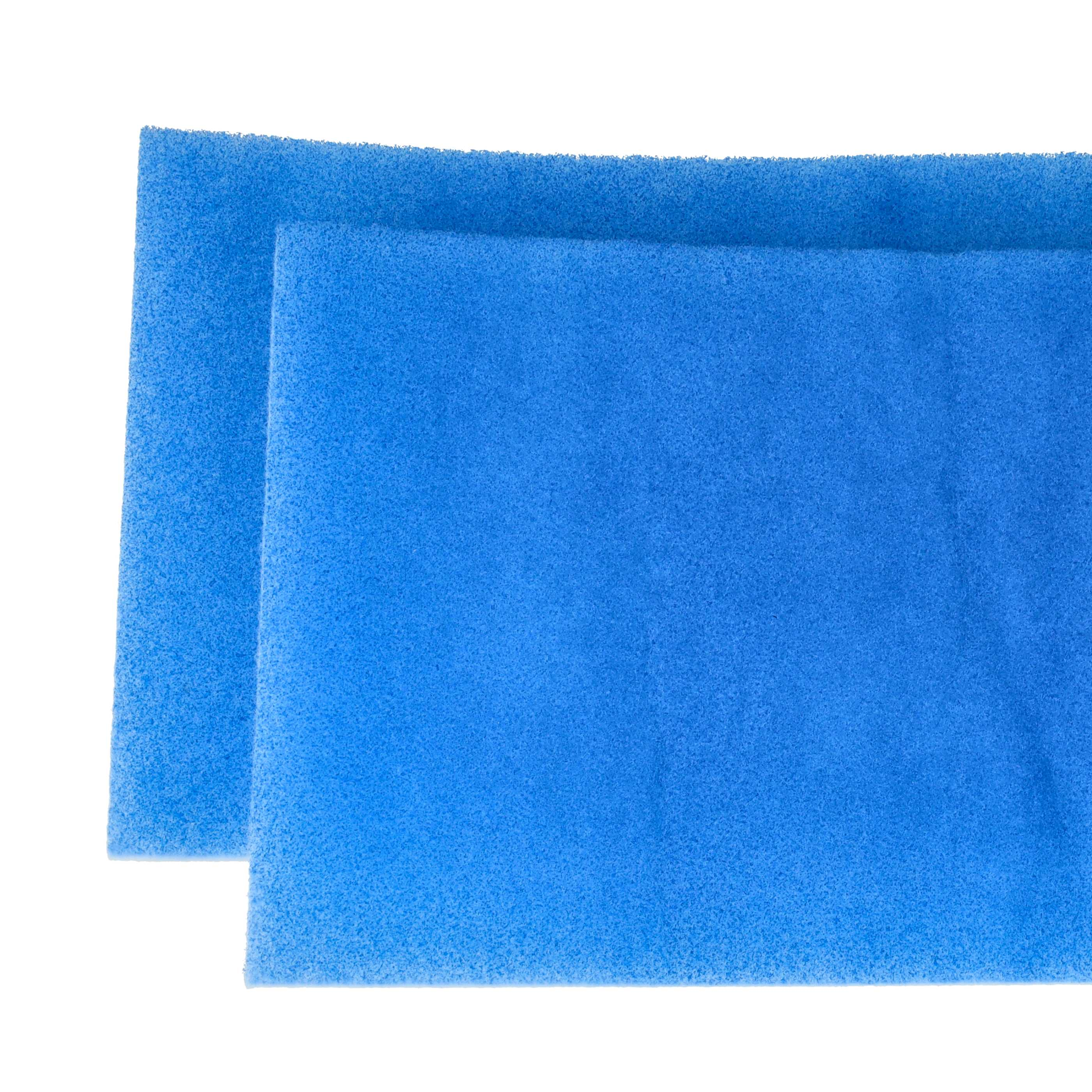 Zwei blaue, schwammartige Pads auf weißem Hintergrund. Sie haben eine strukturierte Oberfläche und überlappen sich.