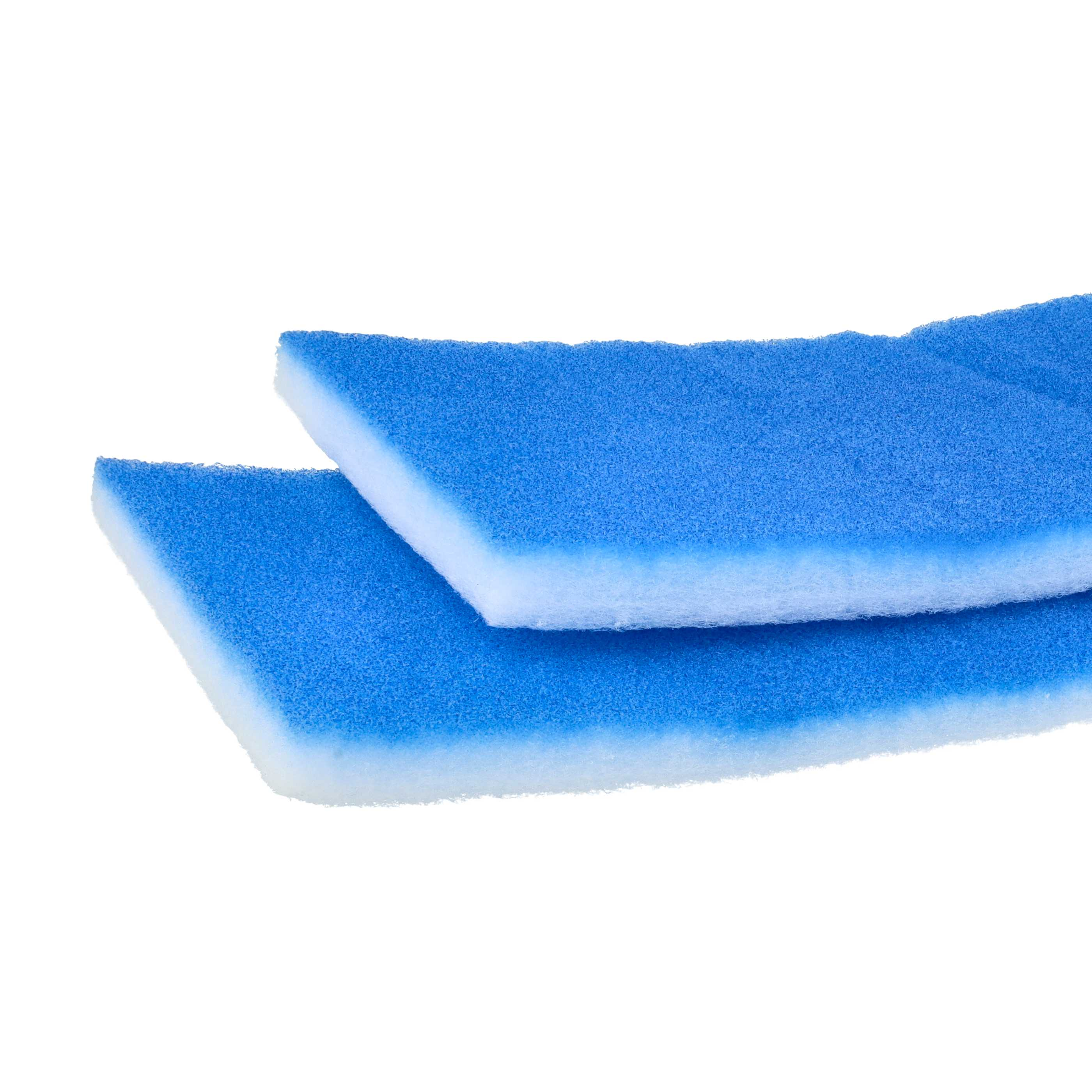 Zwei blaue rechteckige Schwämme mit weißen Kanten liegen auf weißem Hintergrund.