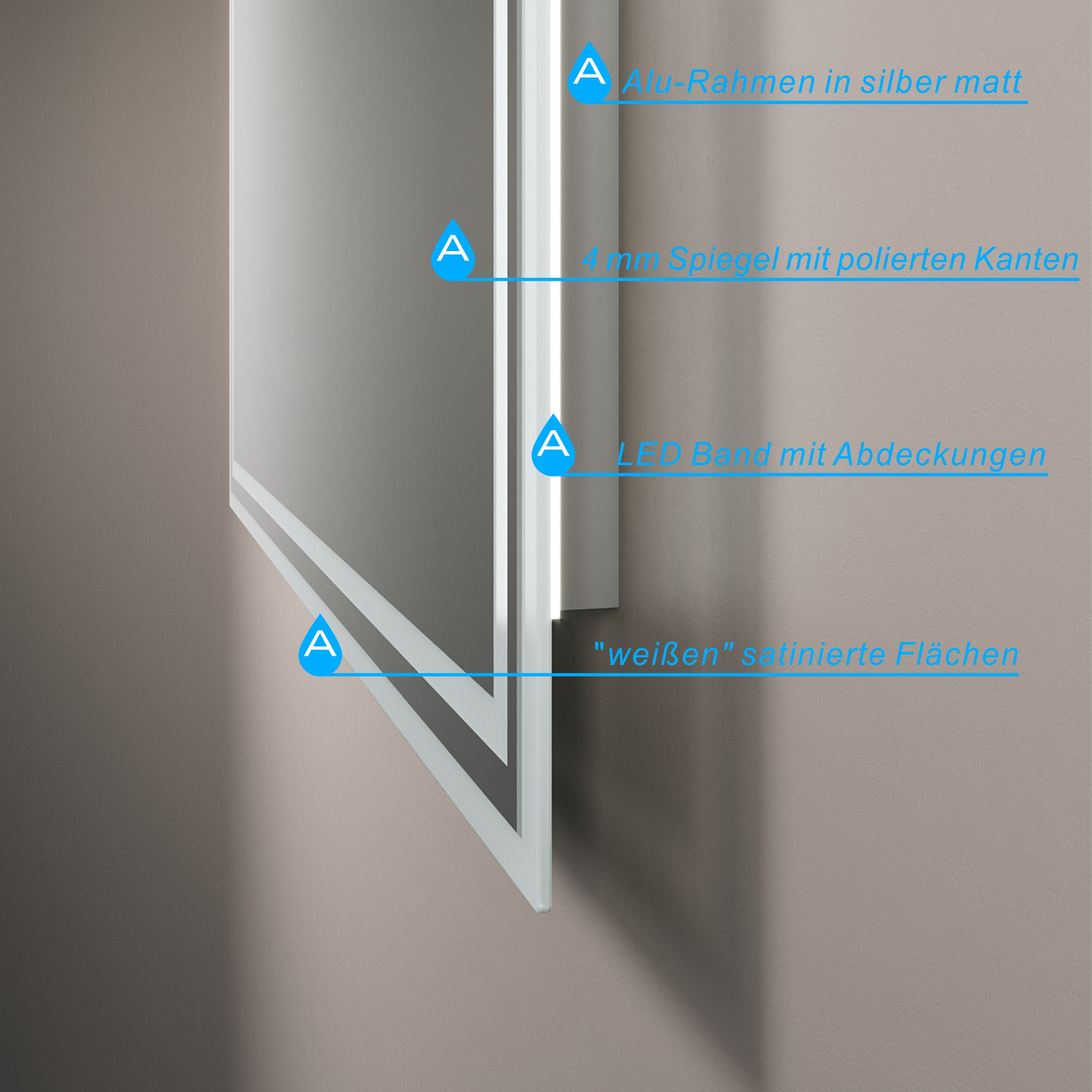Nahaufnahme eines Spiegels mit silbernem Rahmen, LED-Leuchten und weißer Satin-Oberfläche an einer grauen Wand.
