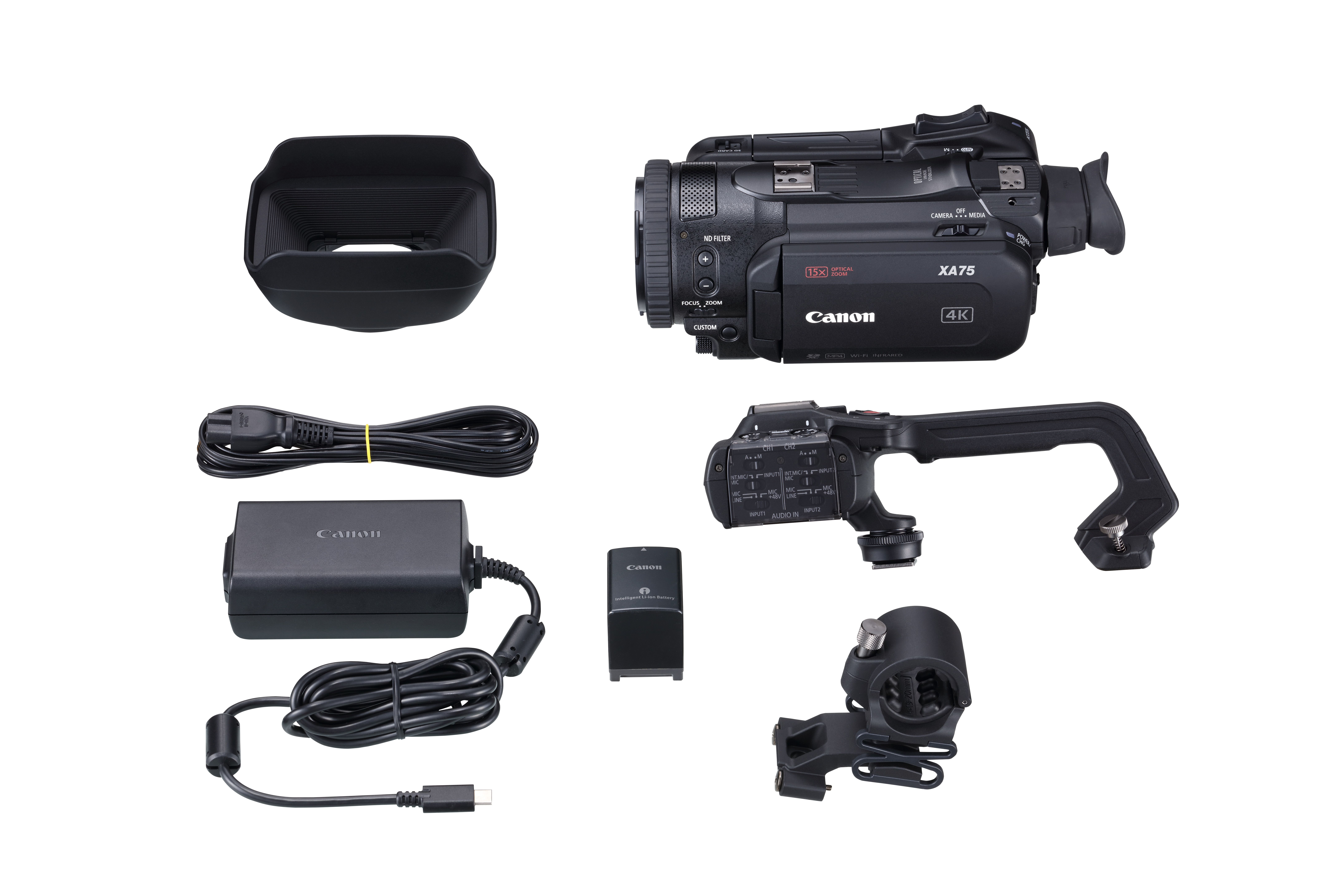 Eine Canon XA75 Camcorder mit Zubehör, einschließlich Gegenlichtblende, Netzteil, Akku und Griff, alles auf weißem Hintergrund.