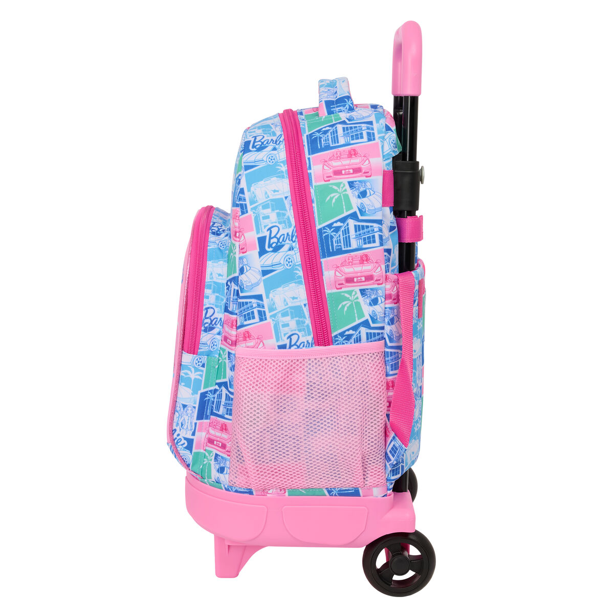Ein pinkfarbener und blauer Barbie-Rollrucksack mit Rädern, einem ausziehbaren Griff und einer Seitentasche. Es hat Barbie-Muster.