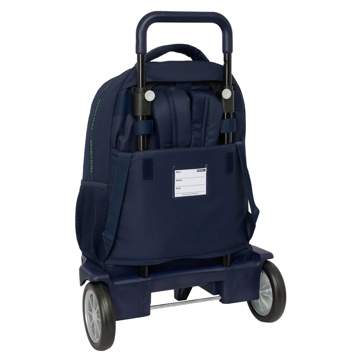 Ein marineblauer Rucksack auf Rädern. Er hat einen ausziehbaren Griff und zwei graue Räder. Die Marke 'BENETTON' ist sichtbar.