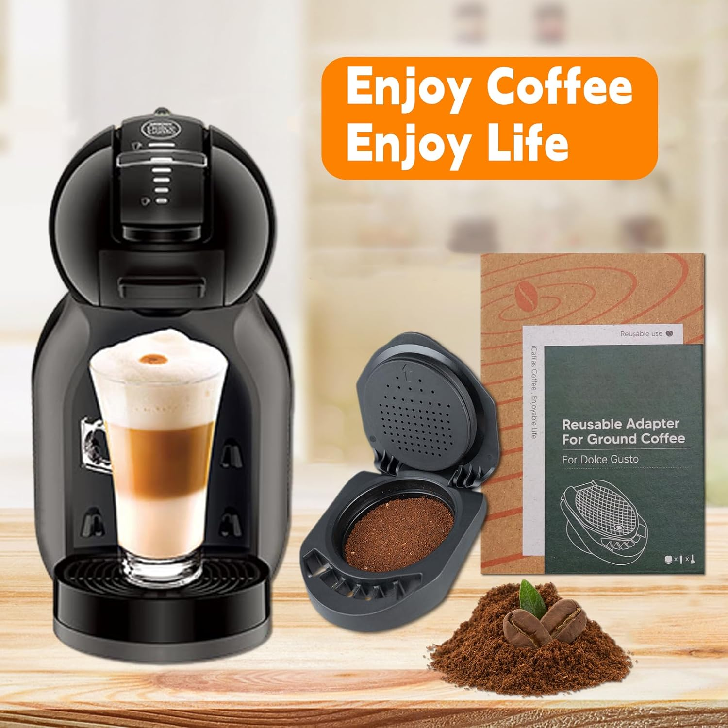 Schwarze Kaffeemaschine mit Latte, wiederverwendbarem Adapter, Kaffeepulver und Verpackung. Oranger Text: Enjoy Coffee, Enjoy Life.
