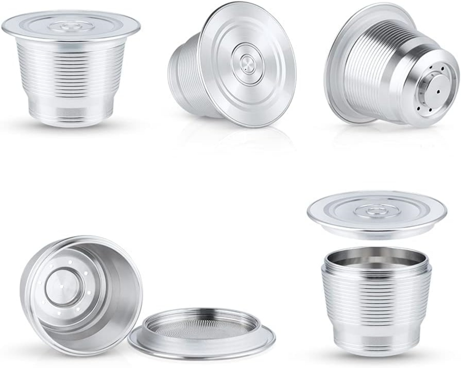 Verschiedene silberne Kaffeekapseln werden angezeigt. Einige sind ganz, andere zeigen zerlegte Teile wie Deckel, Körper und Filter.