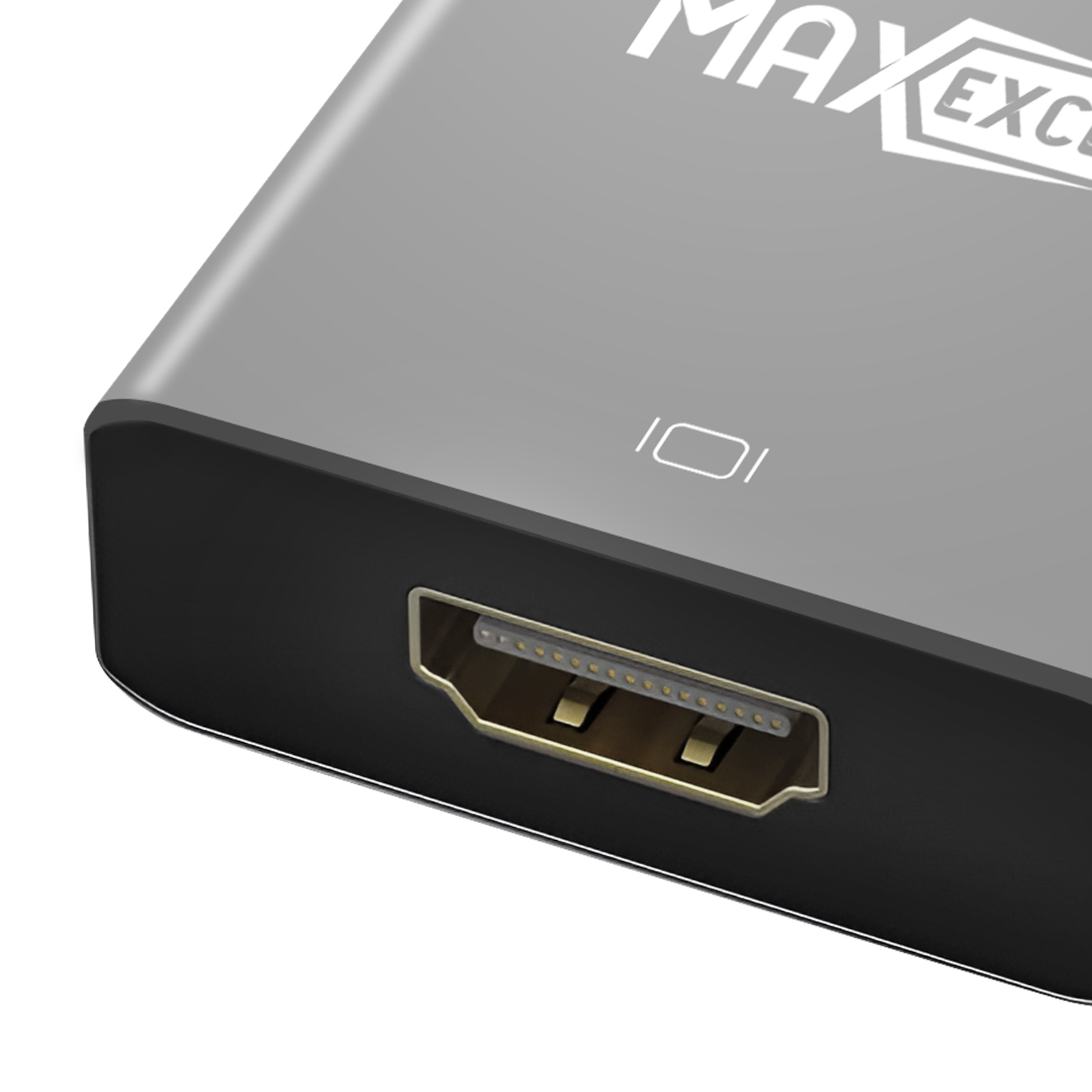 Primo piano di un adattatore HDMI argentato con base nera. La porta è dorata.