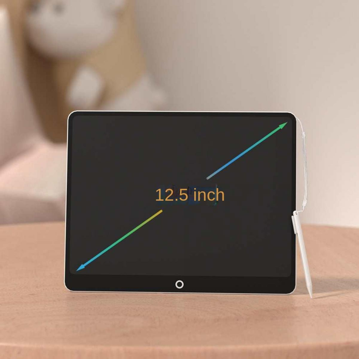 Ein 12,5 Zoll großes digitales Zeichentablett mit Stift. Der Bildschirm ist schwarz. Diagonale Linien zeigen die Größe. Unten ist ein Knopf.