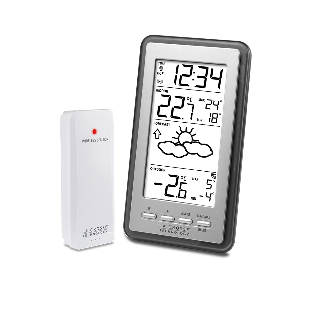 Una stazione meteo mostra ora, temperature interne/esterne e previsioni. Accanto c'è un sensore wireless.