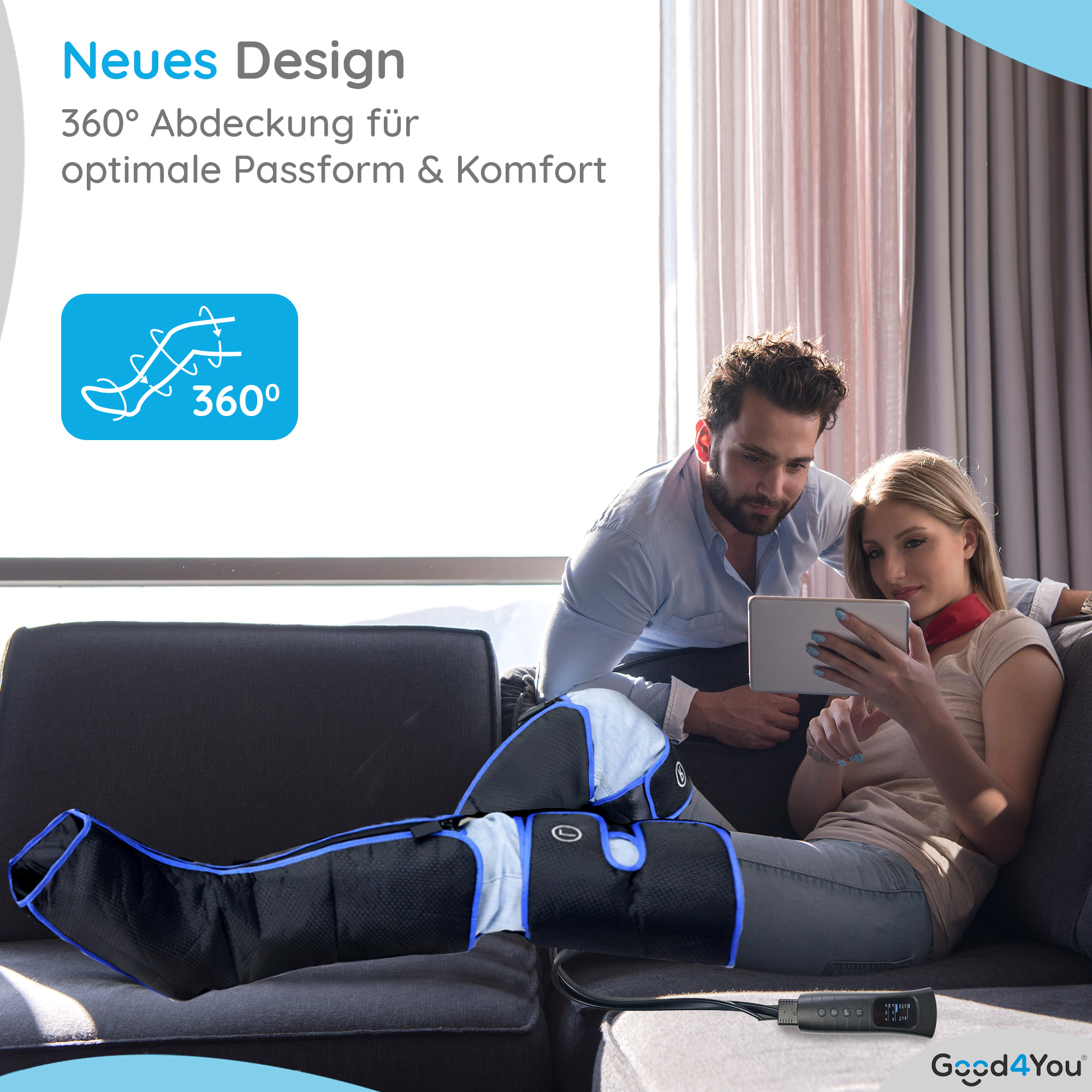 Ein Mann und eine Frau sitzen auf einem Sofa. Die Frau benutzt ein Tablet, während ein Beinmassagegerät an ihrem Bein ist.