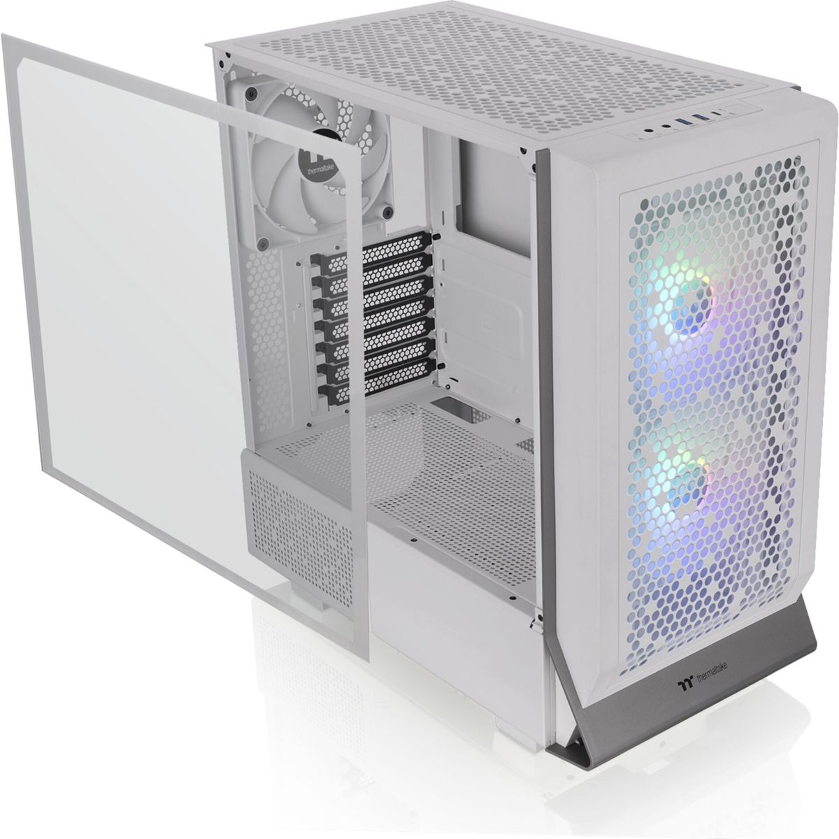 Ein weißes Computergehäuse mit geöffneter Glasseitenwand. Innen sind ein Lüfter und Komponenten sichtbar. Regenbogenlichter scheinen durch die Front.