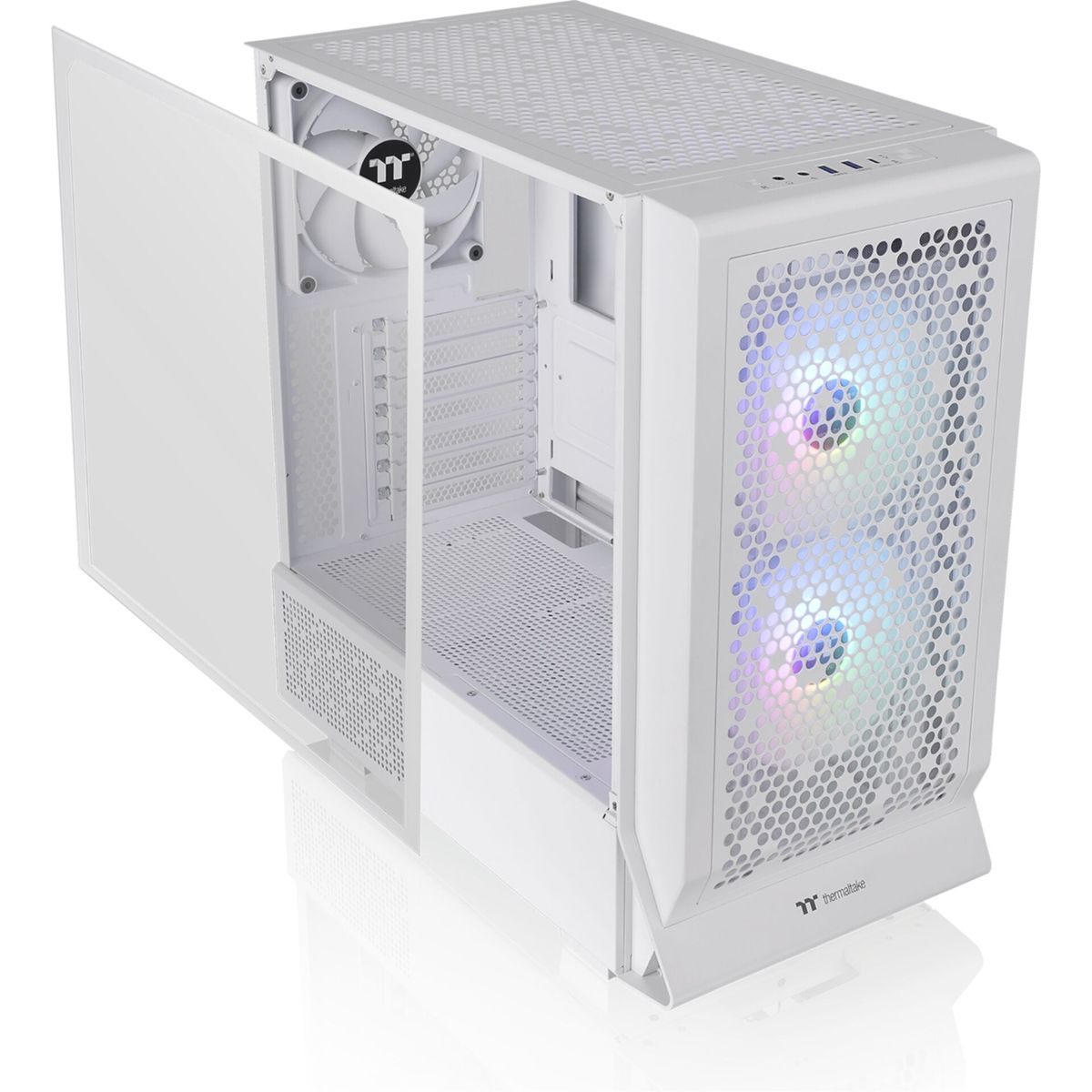 Weißes Computergehäuse mit geöffneter Seitenwand. Die Front hat ein Mesh-Design mit sichtbaren RGB-Leuchten. Im Inneren sind Lüfter und Komponenten zu sehen.