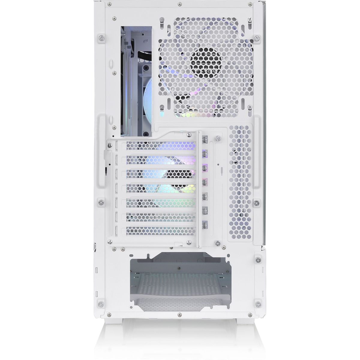 Weißes Computergehäuse-Inneres. Mit Lüftern, Lüftungsschlitzen und Steckplätzen für Komponenten. Beleuchtet mit mehrfarbigen Lichtern.