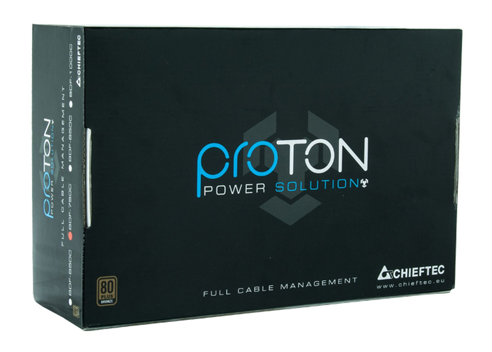 Schwarze Box mit 'PROTON POWER SOLUTION'-Logo. Es zeigt auch 'FULL CABLE MANAGEMENT' und die Marke 'CHIEFTEC'.