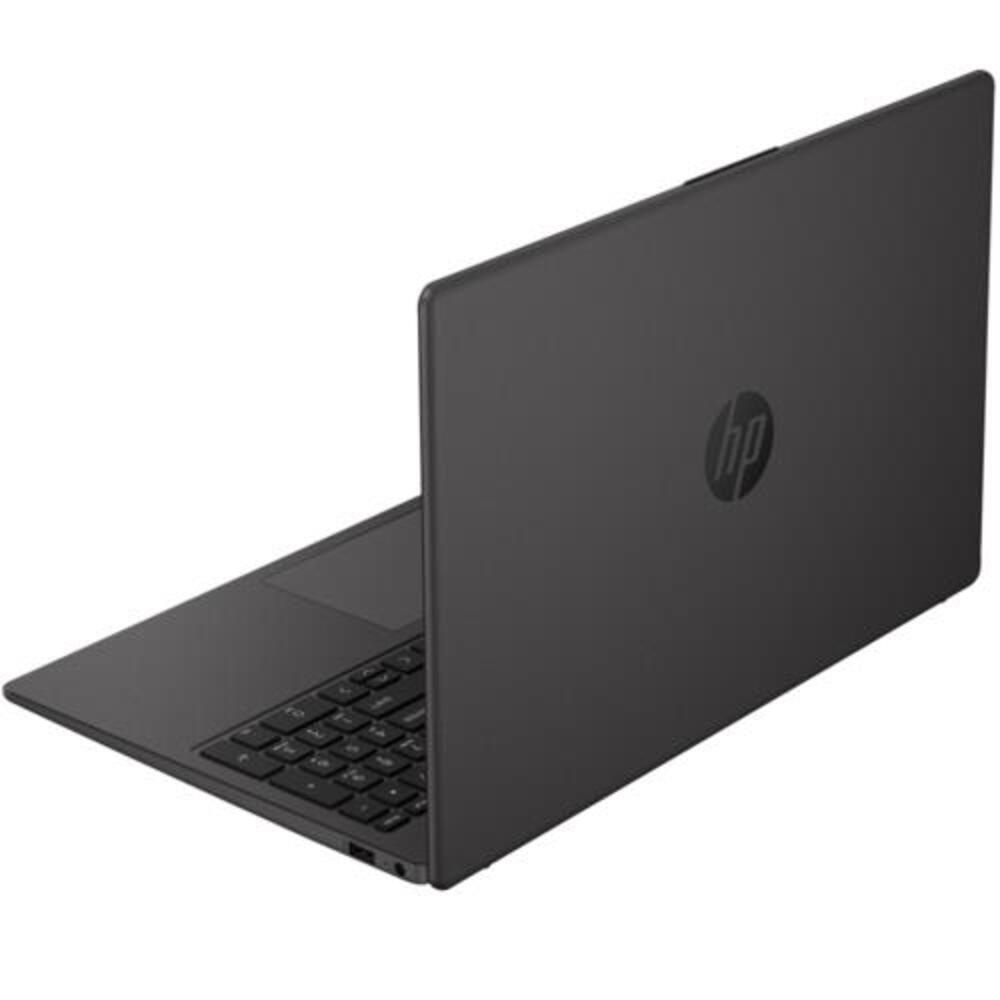 Koyu gri bir HP dizüstü bilgisayar açık. Klavye görünür durumda. HP logosu arkada. Arka plan beyaz.
