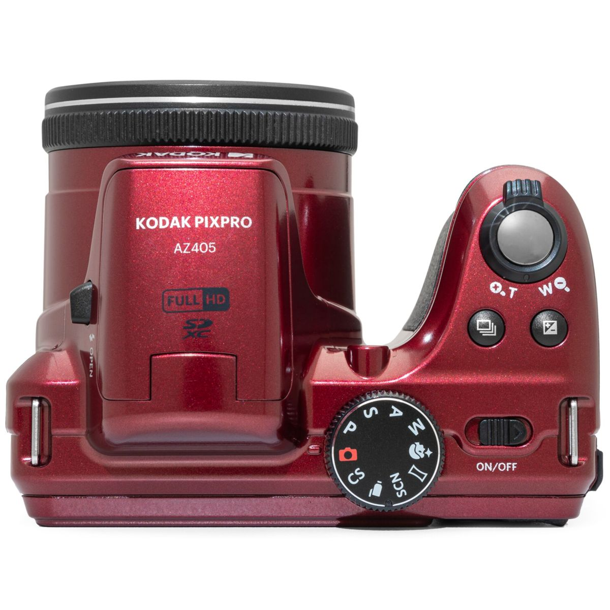 Pokazano czerwony aparat Kodak Pixpro AZ405. Ma różne przyciski, pokrętła i obiektyw. Aparat jest na białym tle.