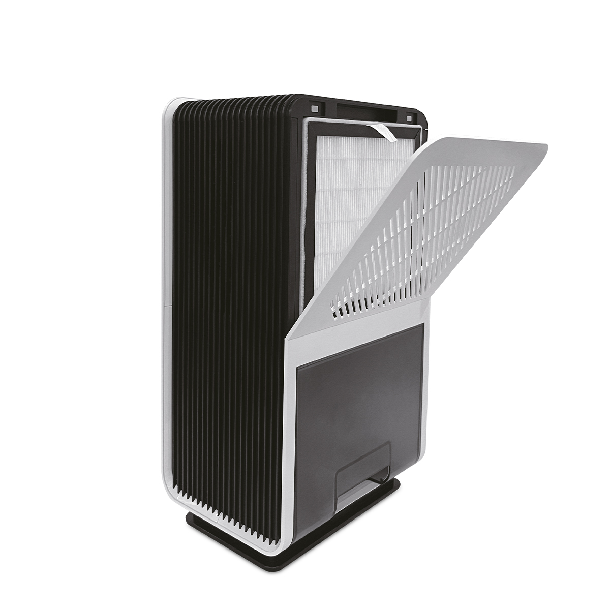 Oczyszczacz powietrza, czarny z białymi akcentami, widoczny filtr. Przedni panel otwarty, pokazujący filtr. Białe tło.