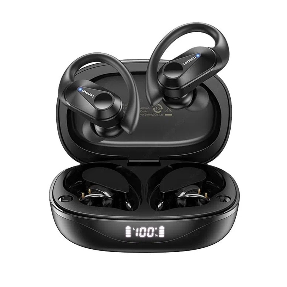 Auriculares Lenovo negros en un estuche de carga. El estuche muestra 100% de carga. Los auriculares tienen ganchos para la oreja. Fondo blanco.