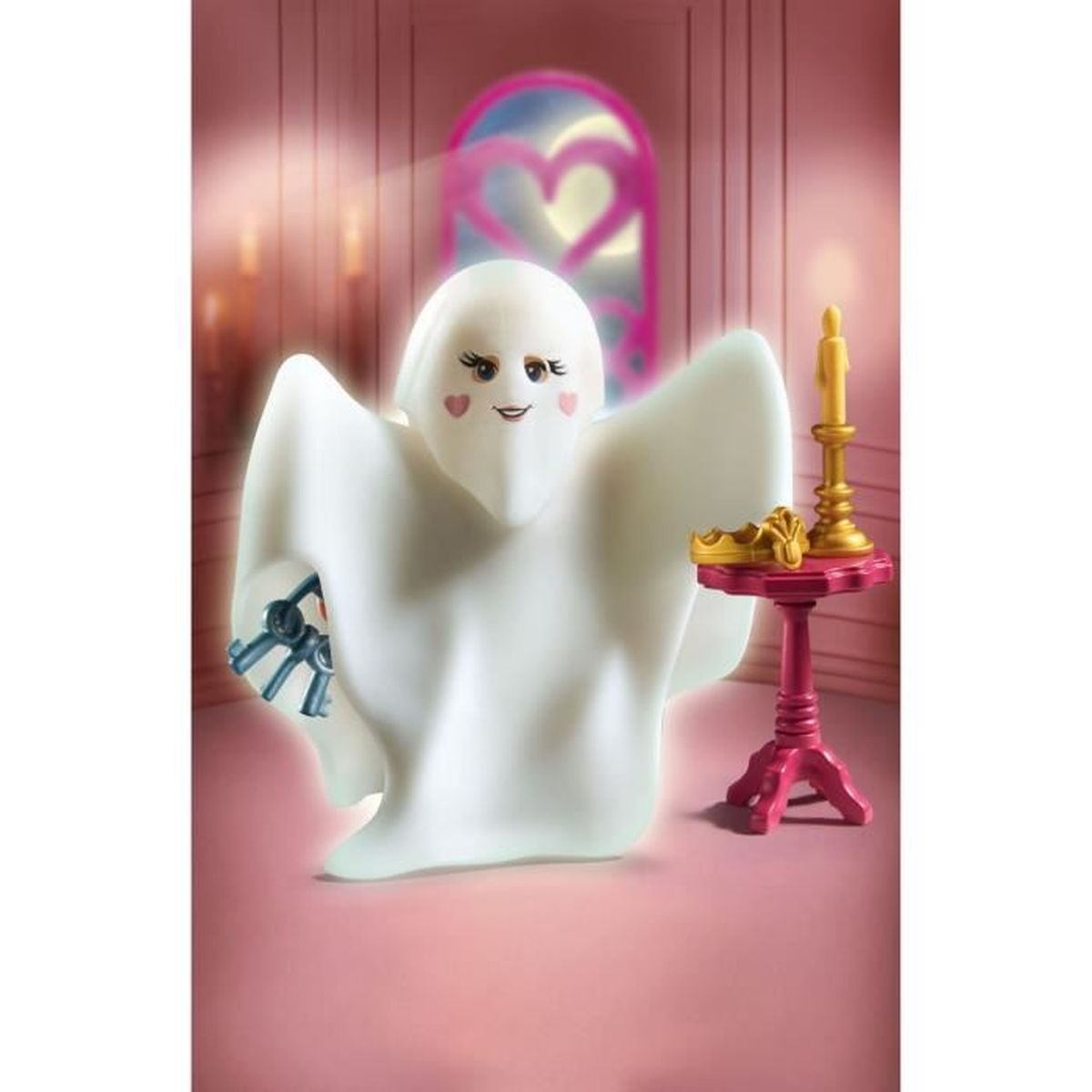 Een witte spookfiguur met getekende kenmerken, houdt sleutels vast. Een roze tafel met een kaars en een gouden kroon staat ernaast, met een hartvormig raam.