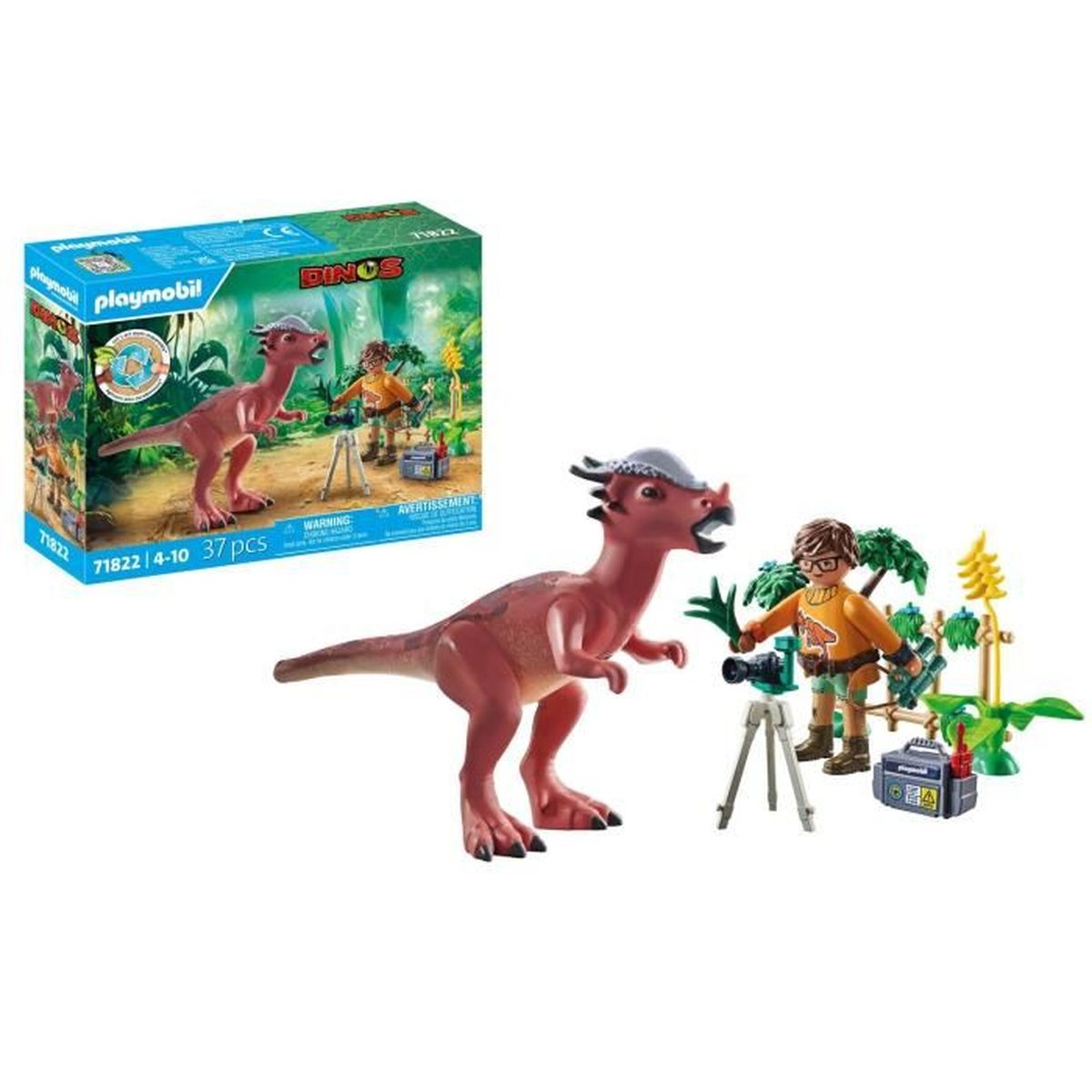 Un dinosaurio de juguete y un hombre con una cámara. Hay una caja a la izquierda. El hombre está fotografiando al dinosaurio.