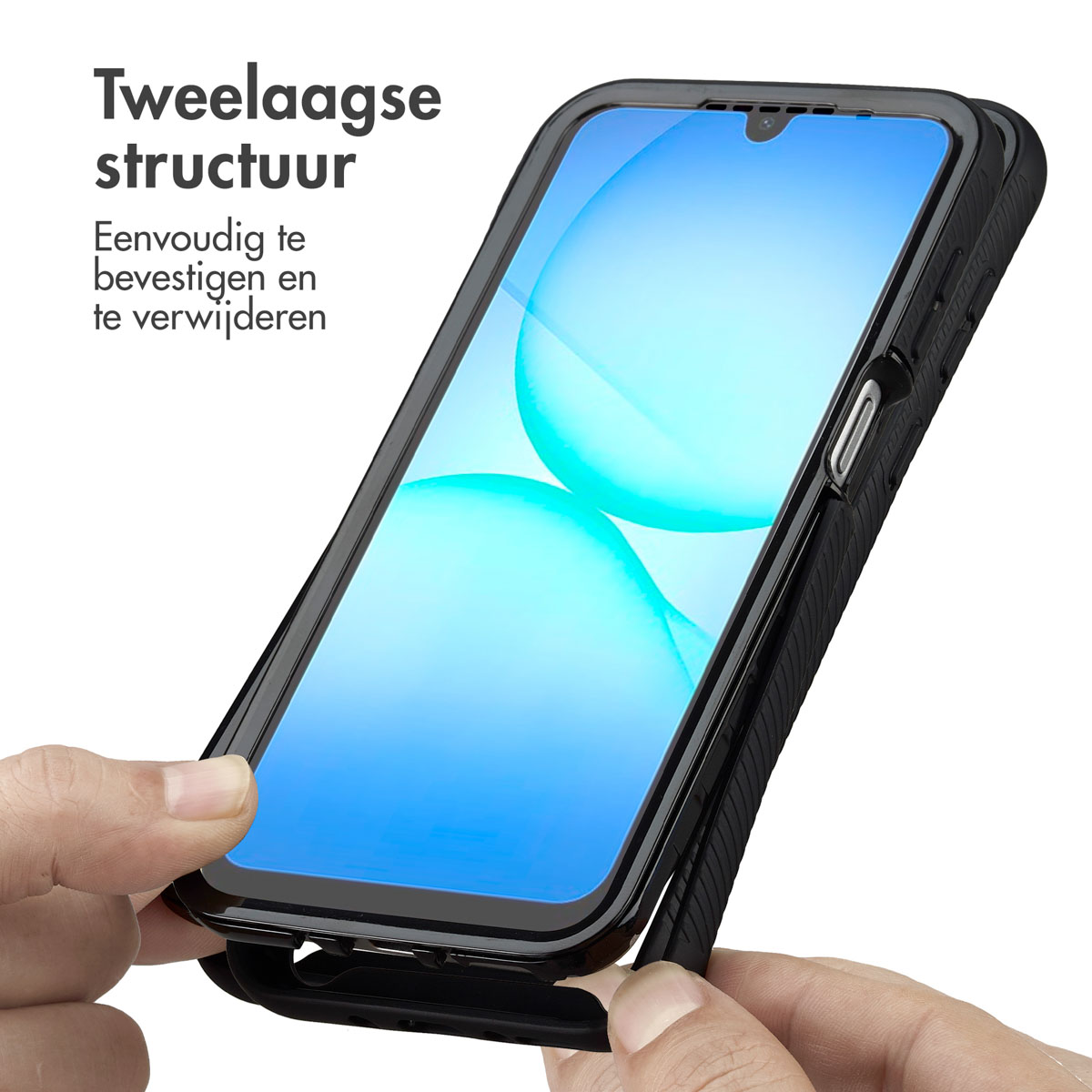 A phone in a black case is held by two hands. The screen is blue and text in Dutch is above the phone.