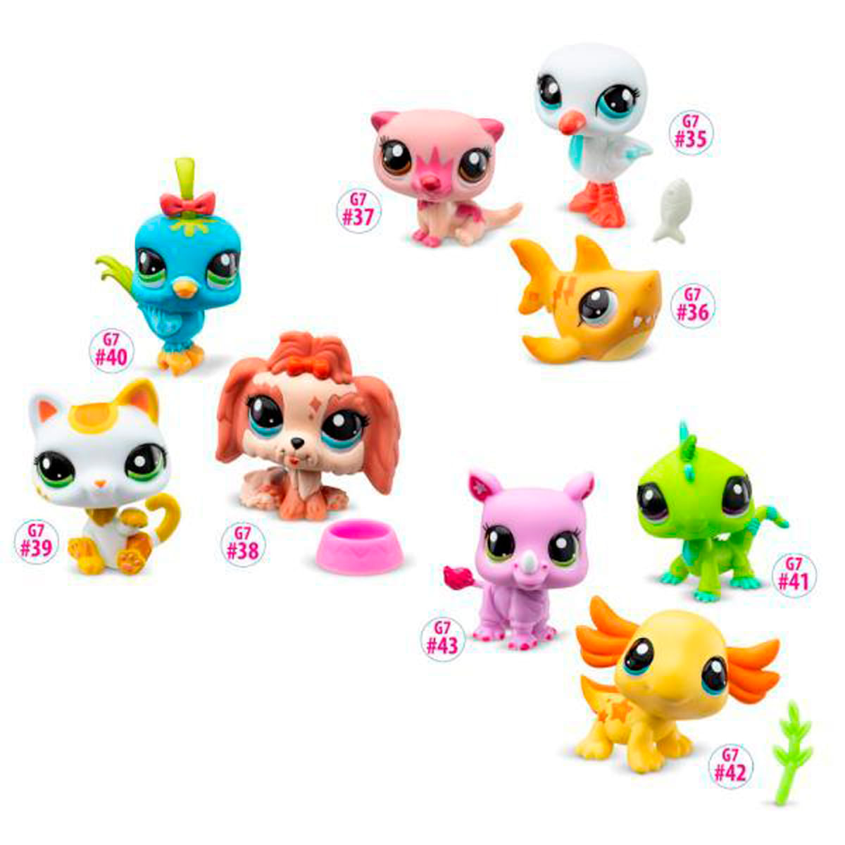Colección de figuras de juguete coloridas: pájaros, gatos, perros, peces y otros animales. Cada uno con rasgos y colores distintos, sobre fondo blanco.