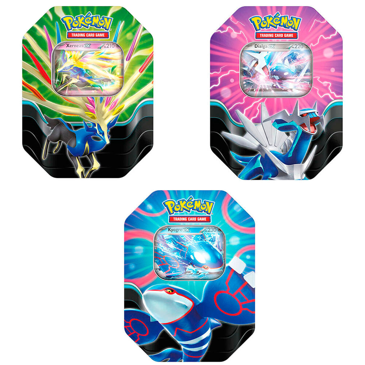 Tre scatole di carte Pokémon. Ognuna presenta un personaggio Pokémon: Xerneas, Dialga e Kyogre. Le scatole sono verdi, viola e blu.