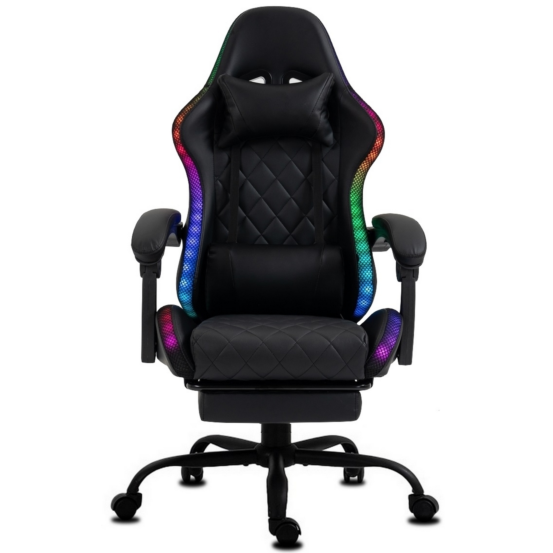 Schwarzer Gaming-Stuhl mit RGB-Beleuchtung. Er hat eine Kopfstütze, Lendenwirbelstütze, Armlehnen und eine Fußstütze. Weißer Hintergrund.