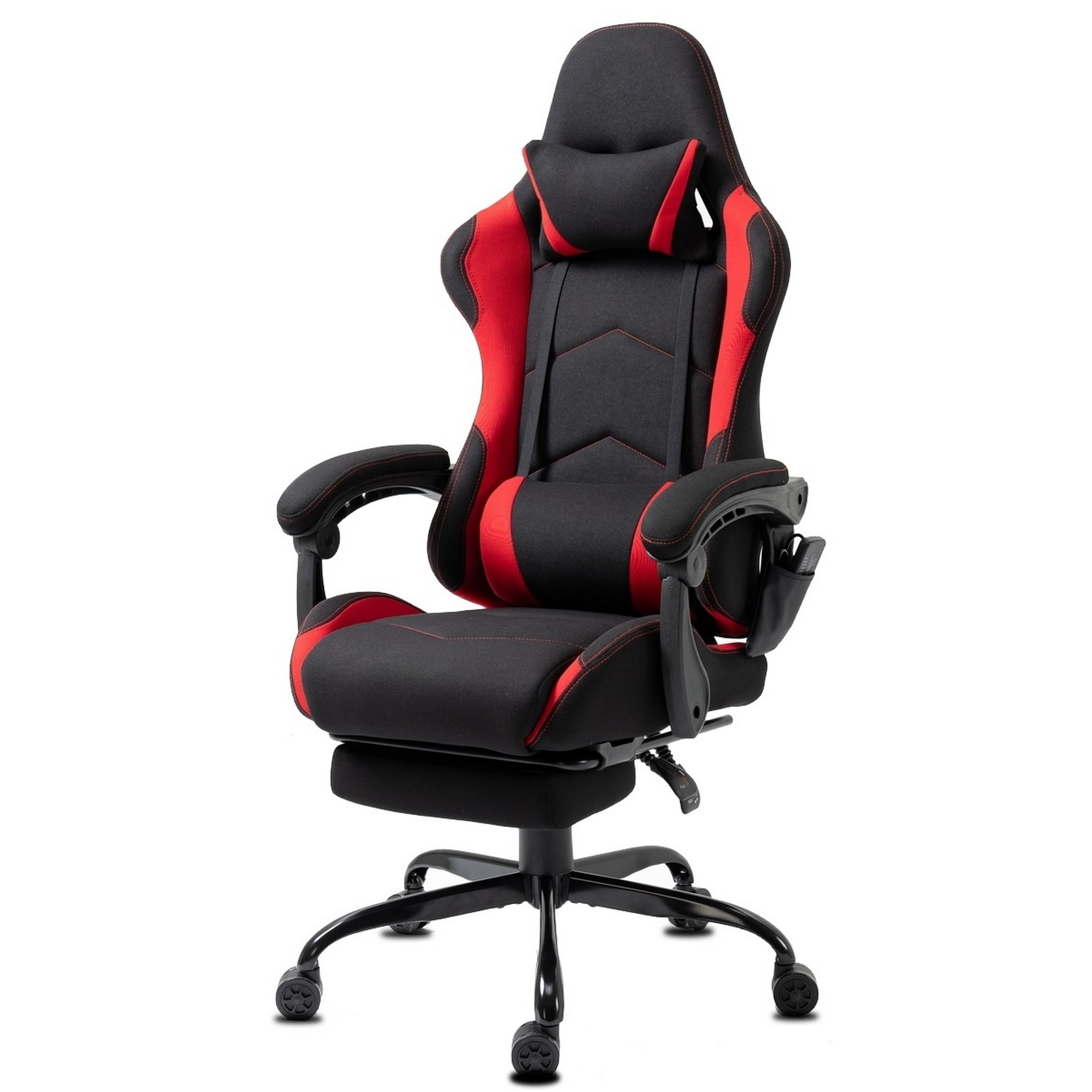 Ein schwarzer und roter Gaming-Stuhl. Er hat eine Kopfstütze, Armlehnen und eine Fußstütze. Auf weißem Hintergrund.