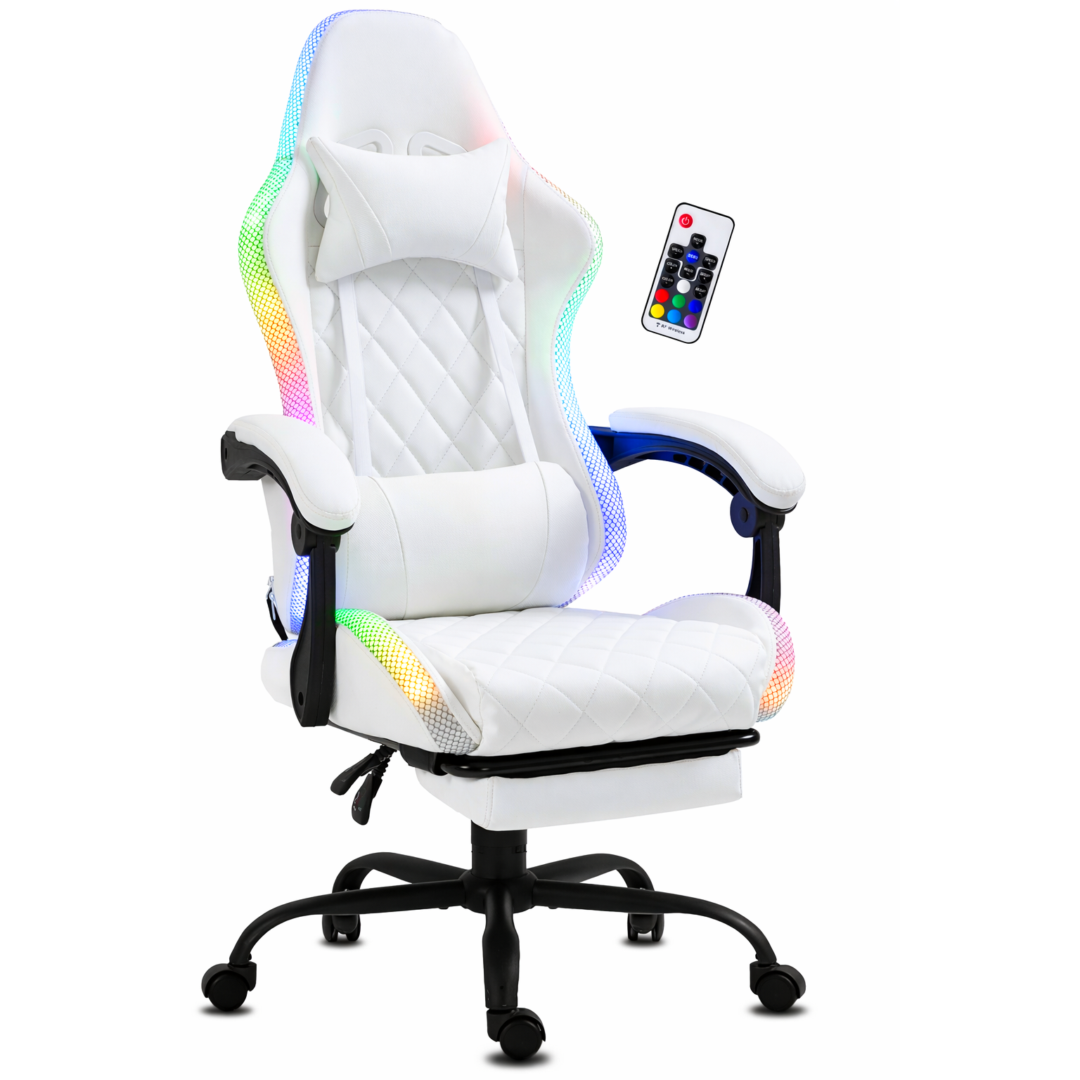 Weißer Gaming-Stuhl mit RGB-Beleuchtung, Kissen und Fußstütze. Fernbedienung schwebt. Schwarzes Gestell mit Rollen.