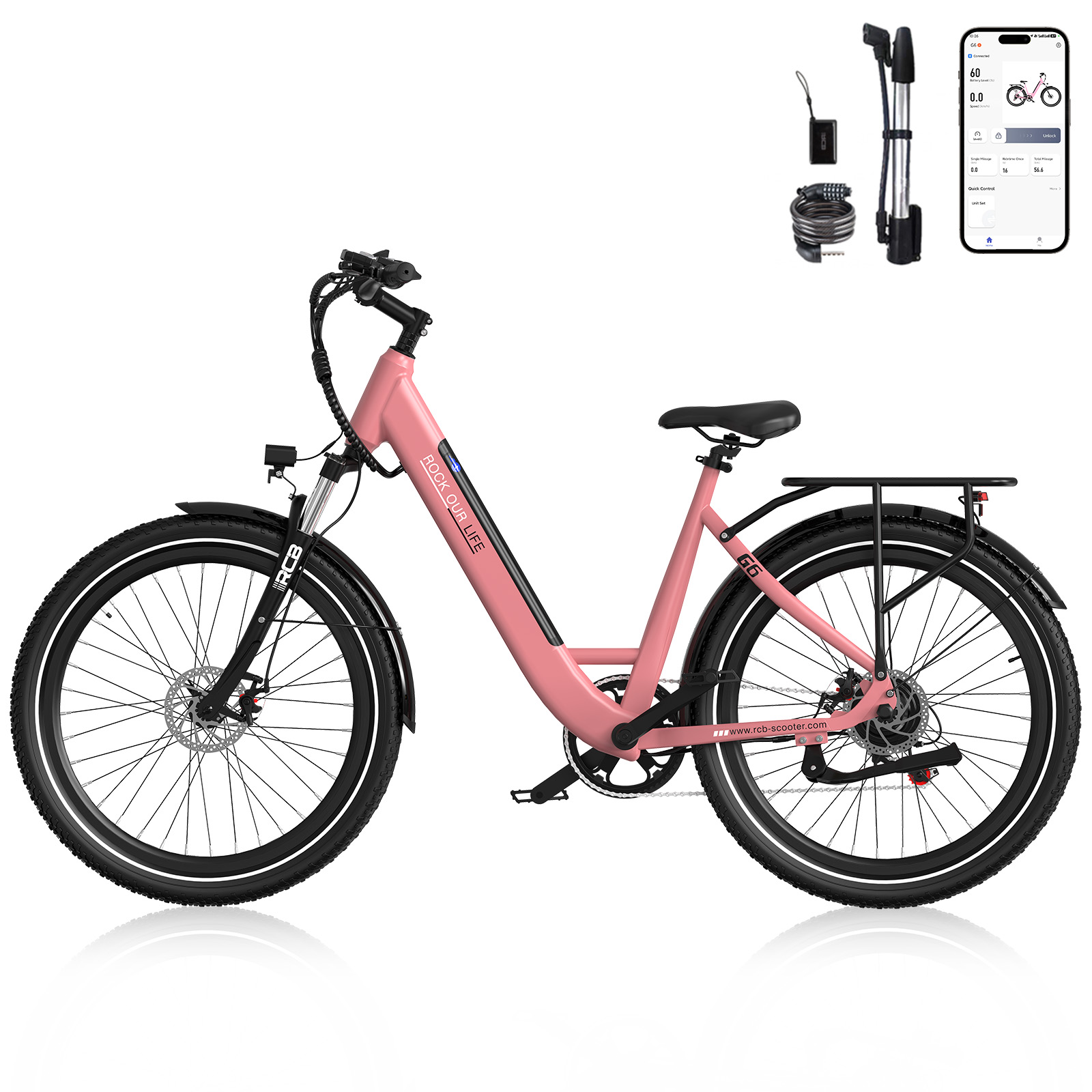 Een roze elektrische fiets met zwarte banden, accessoires en een telefoon met statistieken. De fiets heeft de tekst 'ROCK OUR LIFE'.