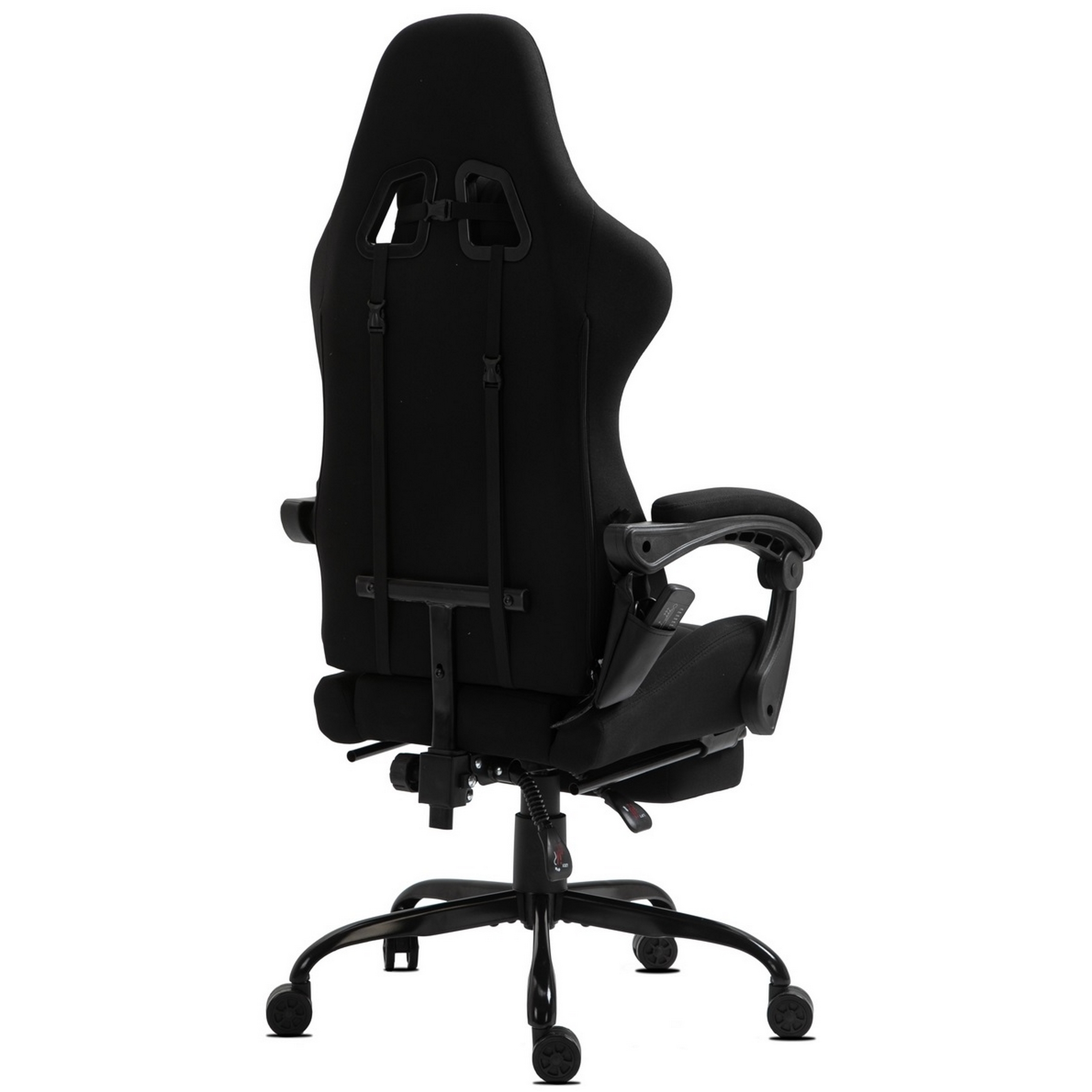 Schwarzer Gaming-Stuhl vor weißem Hintergrund. Er hat eine hohe Rückenlehne, Armlehnen und ein Fünf-Rollen-Gestell.