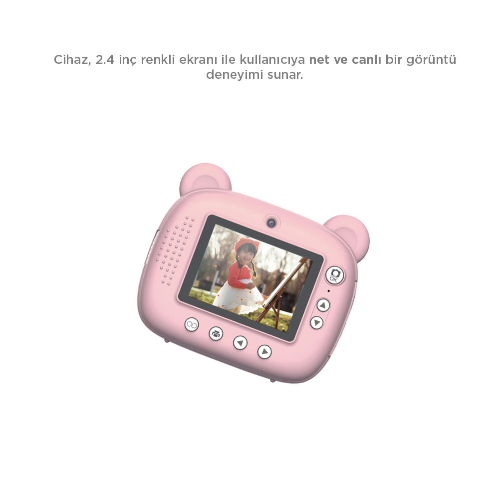 Bir kız çocuğunu gösteren ekrana sahip, ayı şeklinde pembe bir kamera. Düğmeler ve bir lens görünür. Arka plan beyazdır.