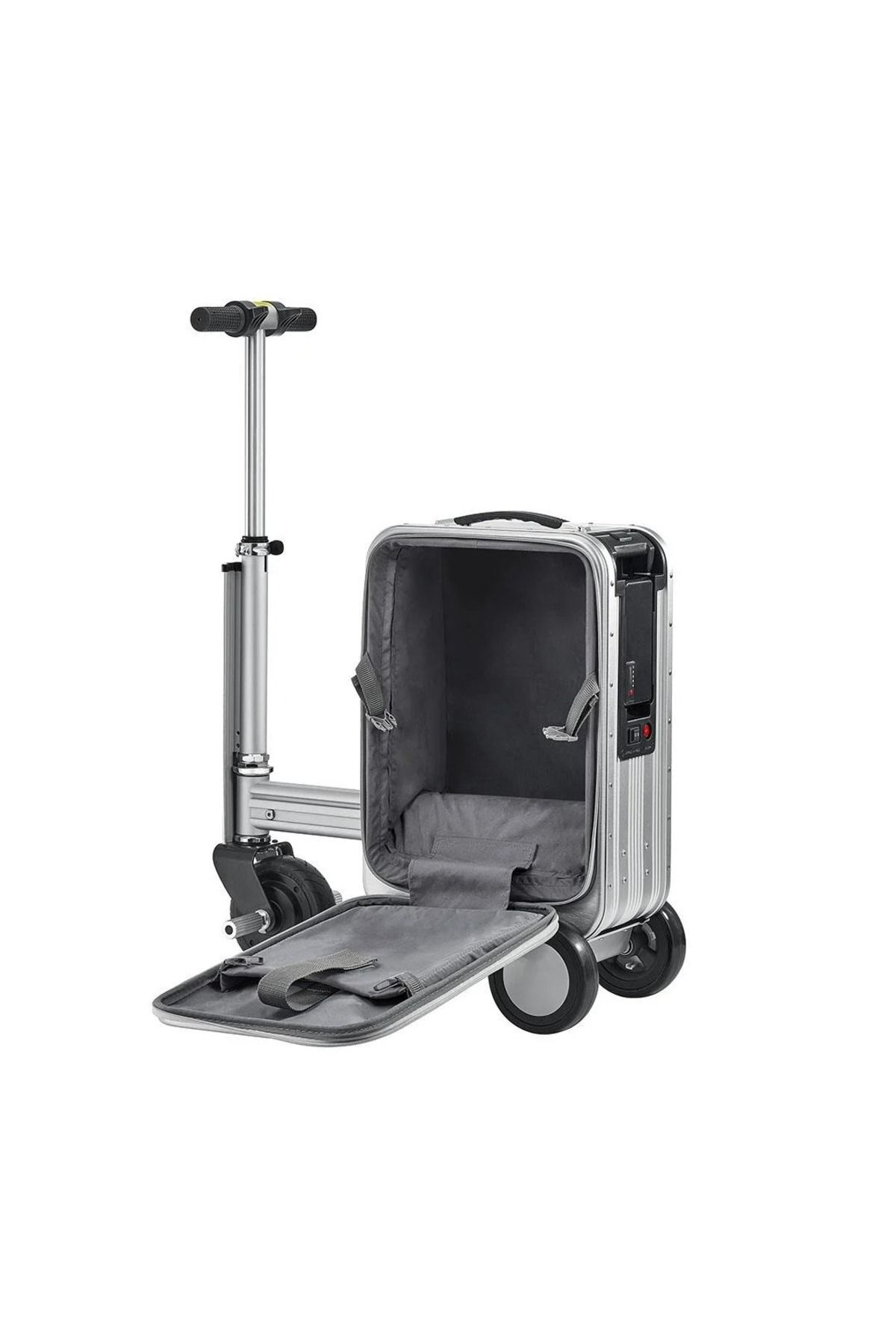 Gümüş bir bavul ve bir scooter. Bavul açıktır ve içini gösterir. Scooter'ın gidonları görünür.