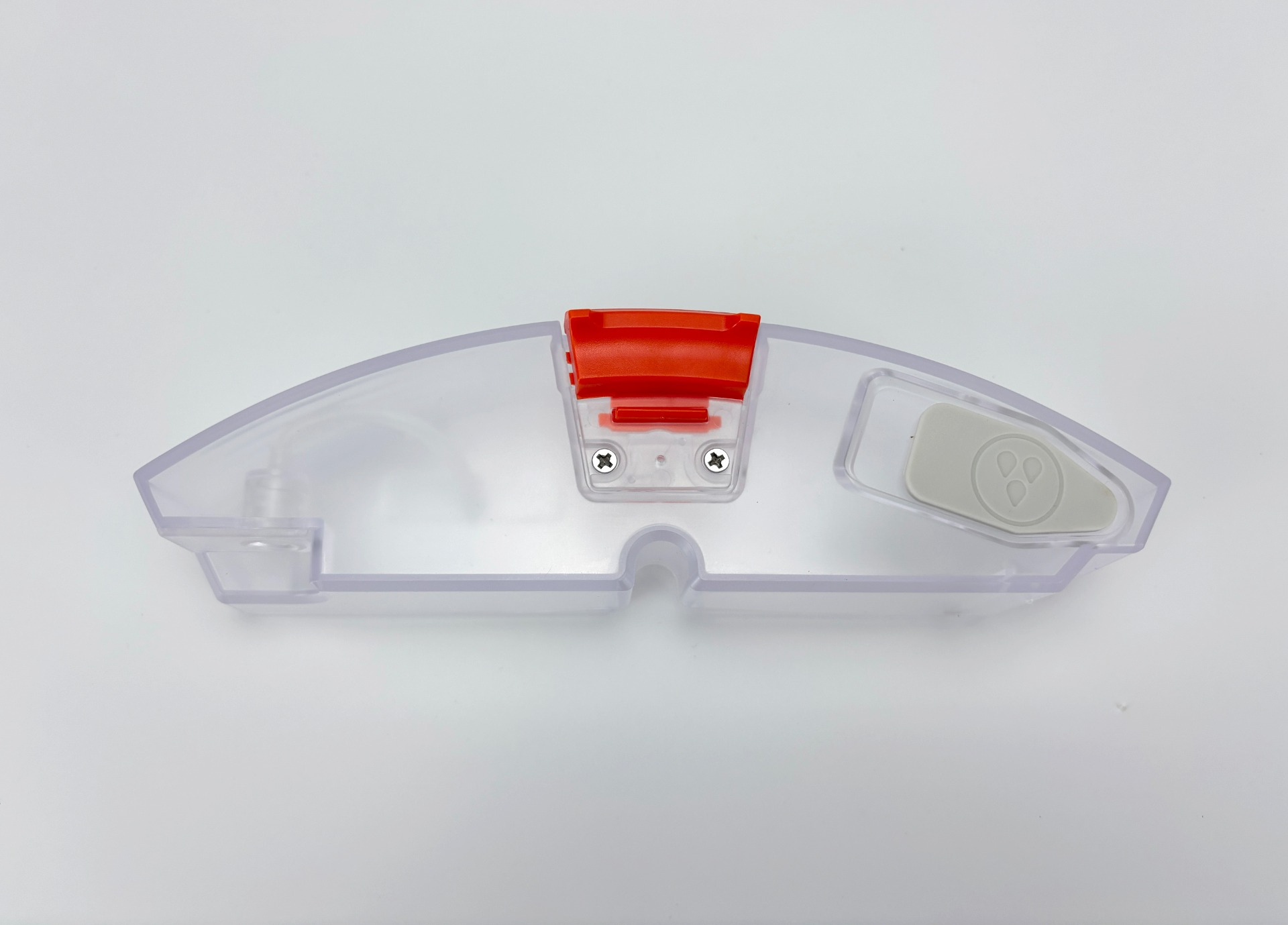 Przezroczysty plastikowy zbiornik na wodę do robota odkurzającego z czerwoną pokrywą i szarym przyciskiem z symbolami kropli wody na białym tle.