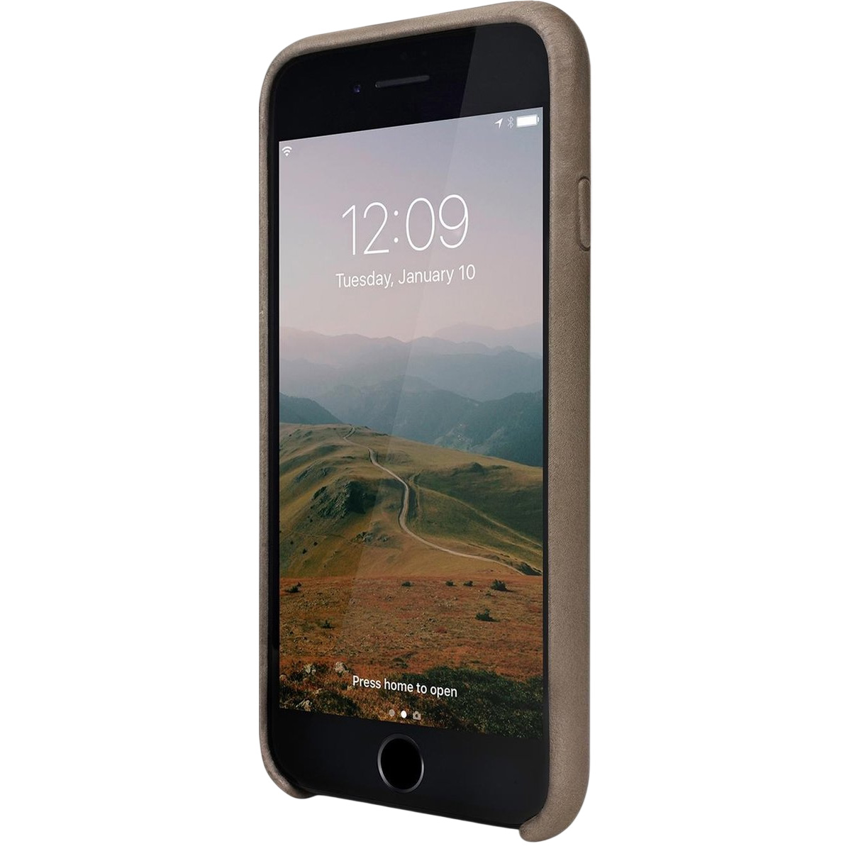 Uno smartphone in una custodia mostra un paesaggio con montagne e una strada. L'ora è 12:09 e la data è martedì 10 gennaio.
