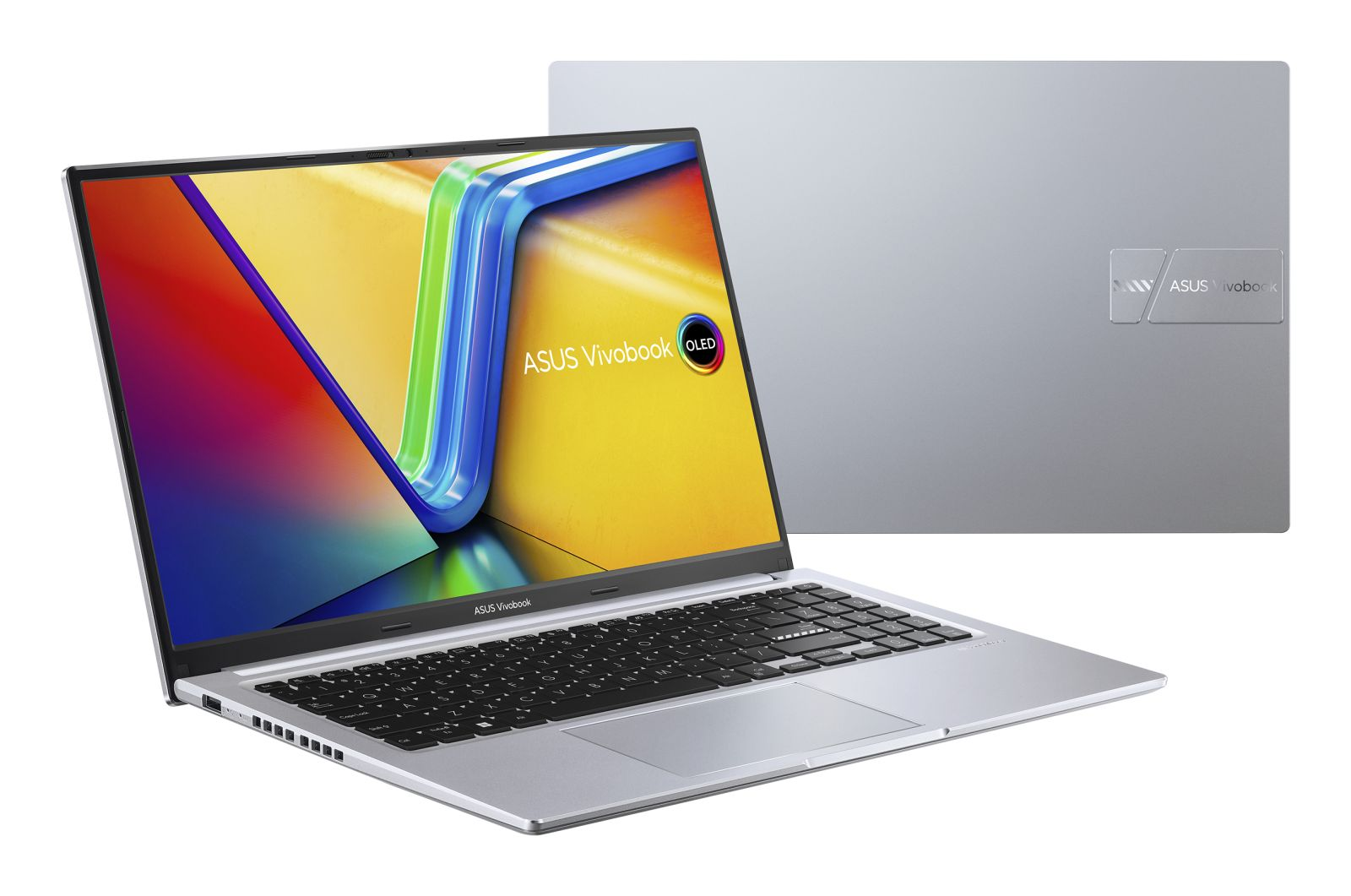 Silberner ASUS Vivobook-Laptop geöffnet, mit farbenfrohem Bildschirm und geschlossenem Laptop im Hintergrund.