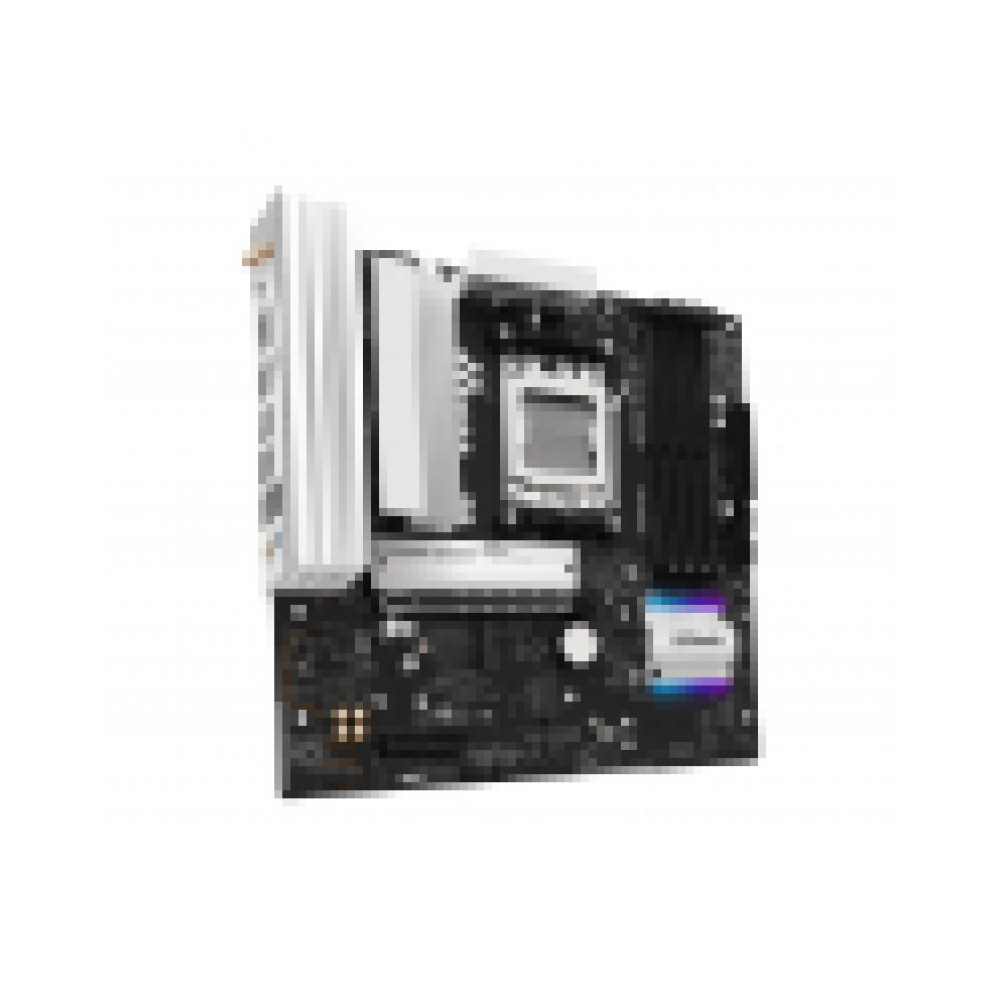 Płyta główna komputera z czarnymi i srebrnymi komponentami. Posiada różne porty i gniazda, z białym tłem.